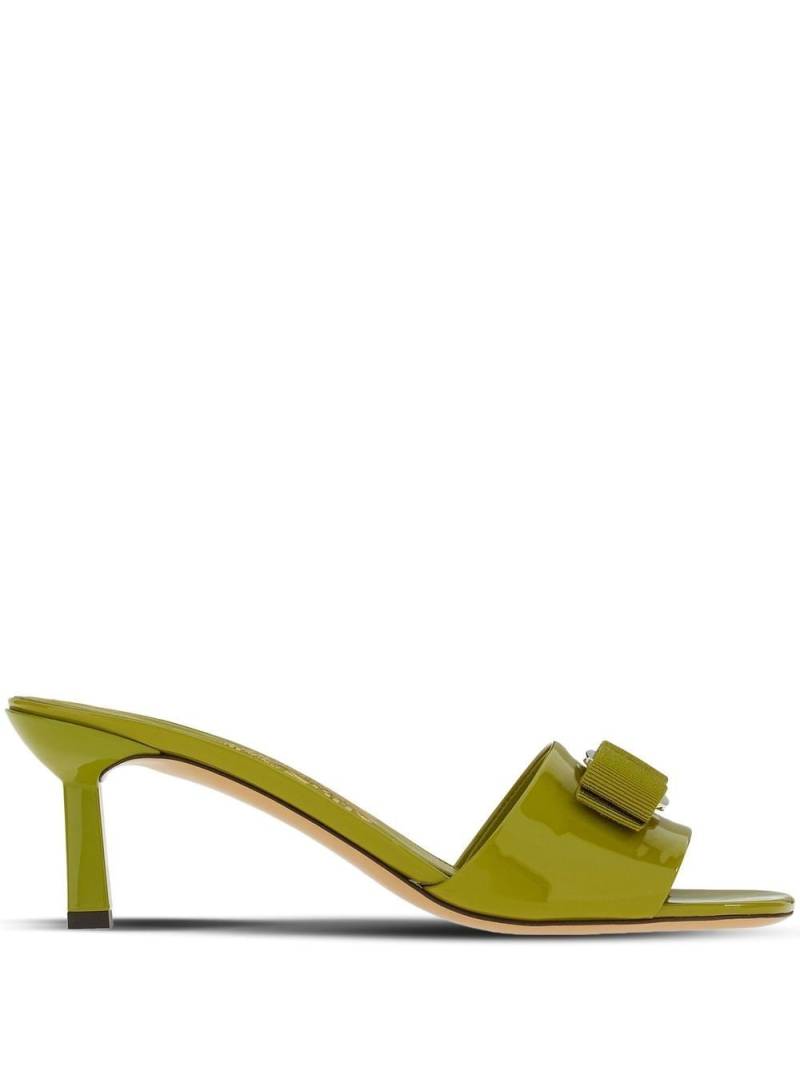 Ferragamo 55mm Vara bow slide mules - Green von Ferragamo