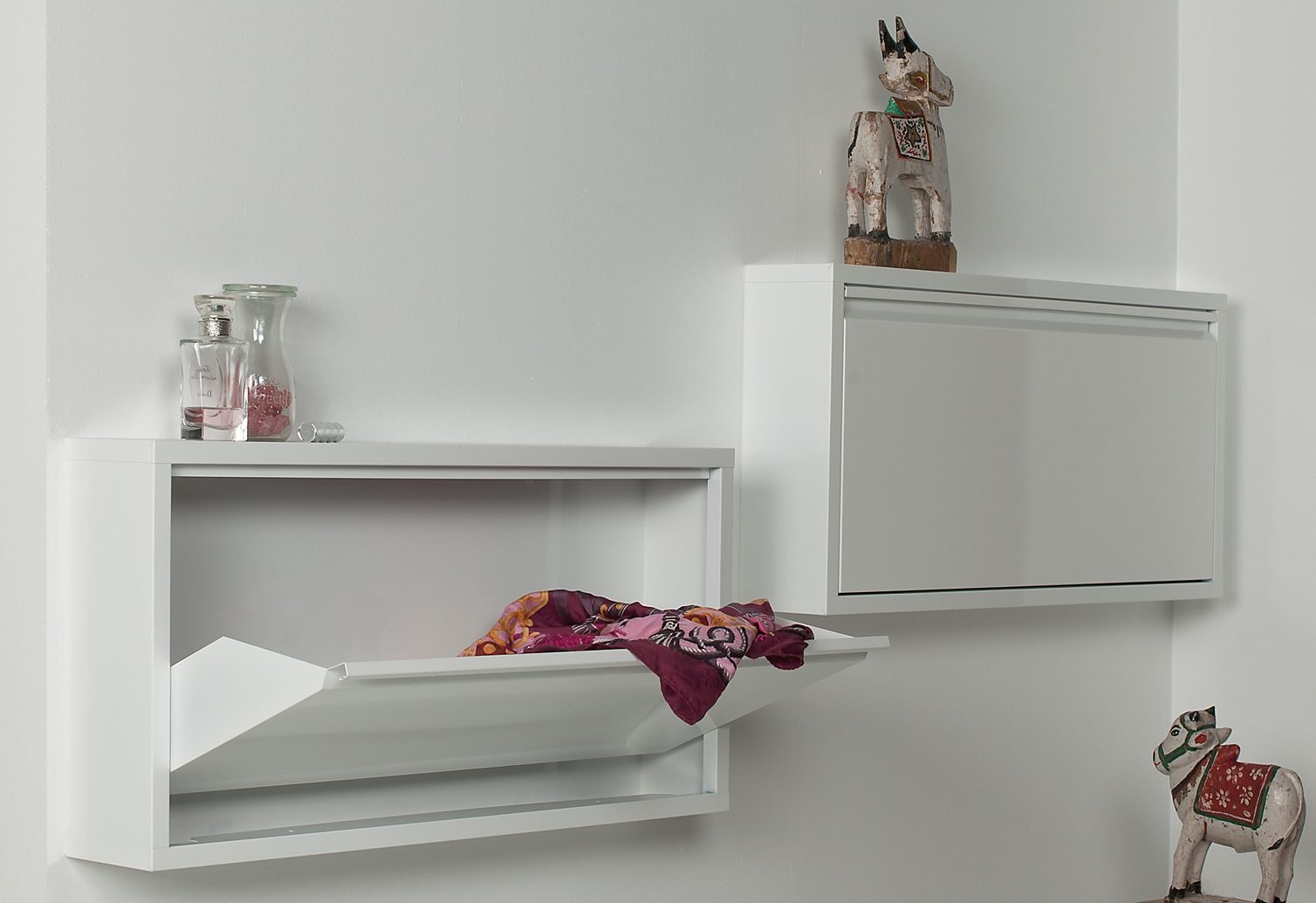 Fiam Schuhschrank »single«, mit einer Klappe, aus pulverbeschichtetem Stahlblech, Breite 75 cm Fiam Schuhschrank »single«, mit einer Klappe, aus pulverbeschichtetem Stahlblech, Breite 75 cm von Fiam