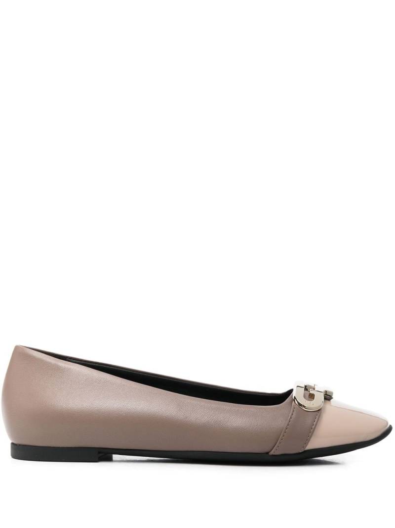 Furla logo-plaque detail ballerina shoes - Neutrals von Furla