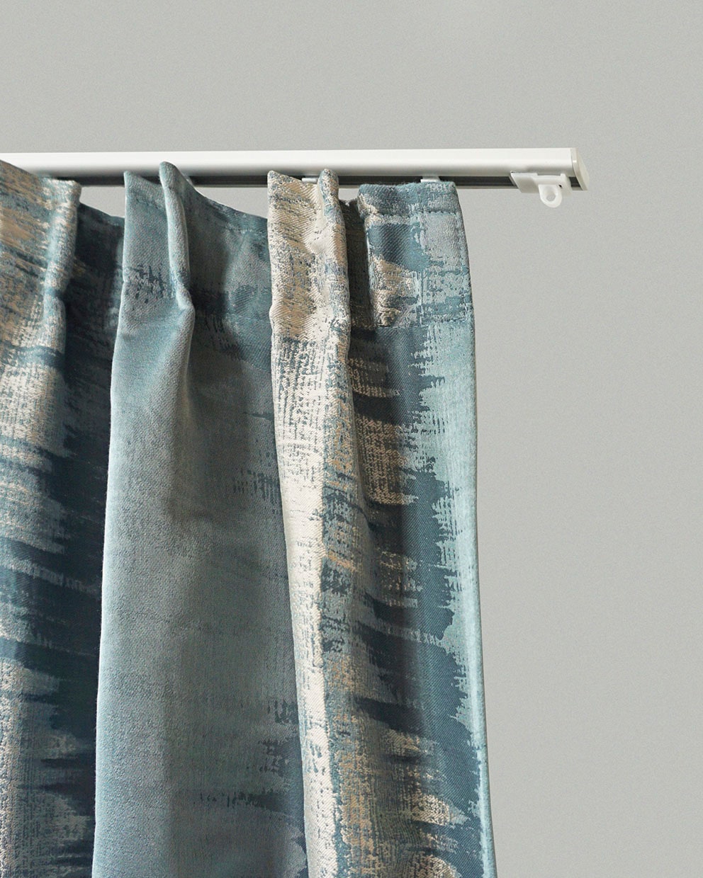 GARESA Gardinenschiene »100«, 1 läufig-läufig, Wunschmasslänge, schlichte Aluminium-Innenlaufgarnitur, verlängerbar, Deckenmontage GARESA Gardinenschiene »100«, 1 läufig-läufig, Wunschmasslänge, schlichte Aluminium-Innenlaufgarnitur, verlängerbar, Deckenmontage von GARESA