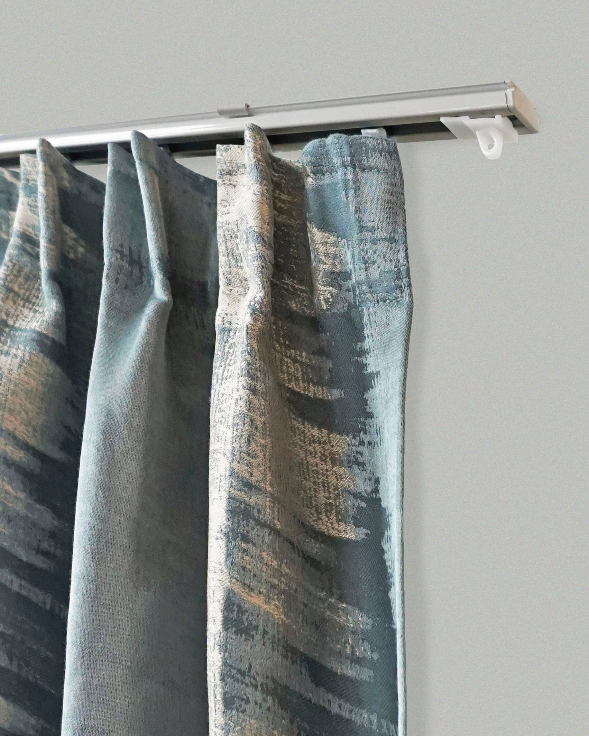 GARESA Gardinenschiene »200«, 1 läufig-läufig, Wunschmasslänge, schlichte Aluminium-Innenlaufgarnitur, verlängerbar, Deckenmontage GARESA Gardinenschiene »200«, 1 läufig-läufig, Wunschmasslänge, schlichte Aluminium-Innenlaufgarnitur, verlängerbar, Deckenmontage von GARESA