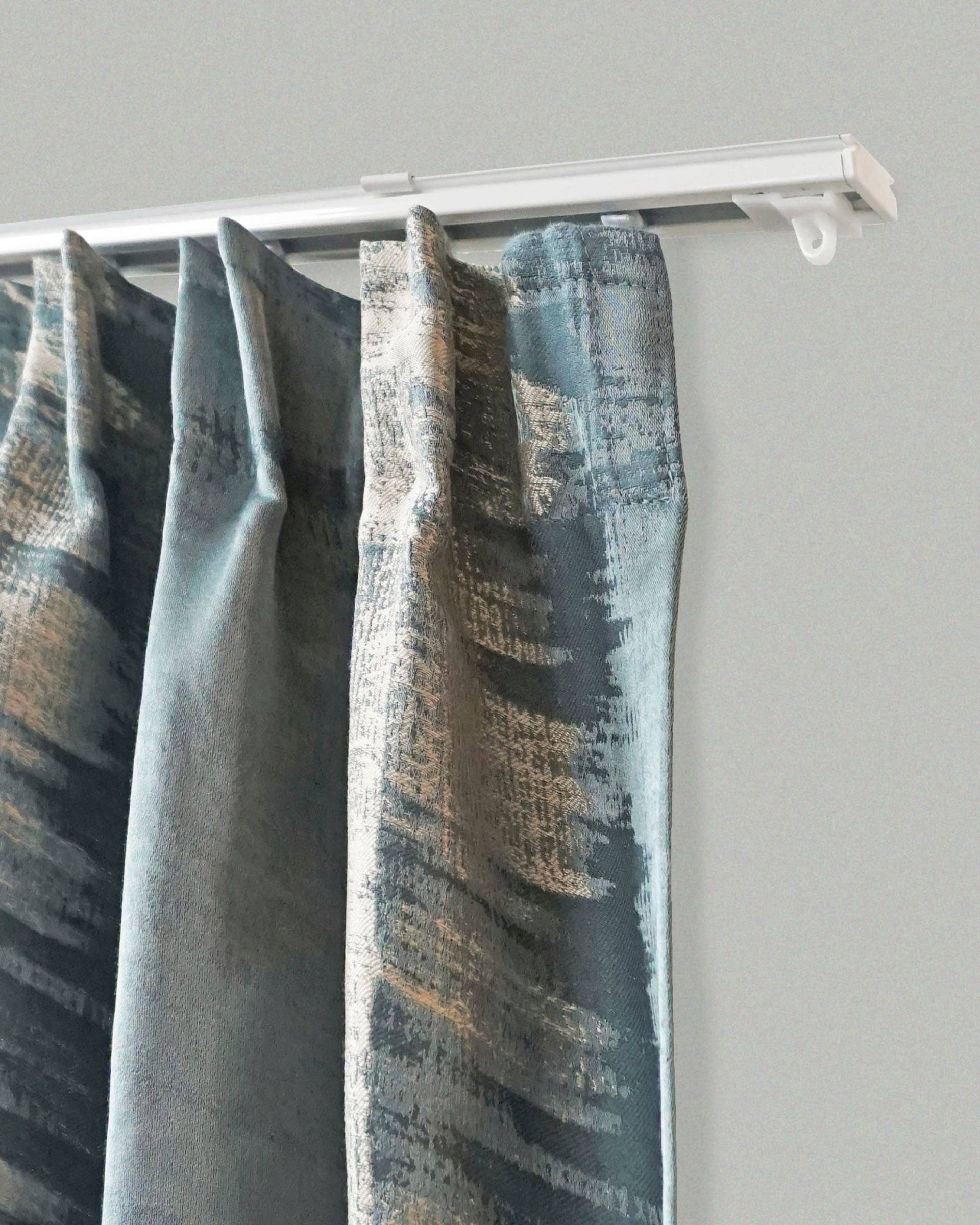 GARESA Gardinenschiene »200«, 1 läufig-läufig, Wunschmasslänge, schlichte Aluminium-Innenlaufgarnitur, verlängerbar, Deckenmontage GARESA Gardinenschiene »200«, 1 läufig-läufig, Wunschmasslänge, schlichte Aluminium-Innenlaufgarnitur, verlängerbar, Deckenmontage von GARESA