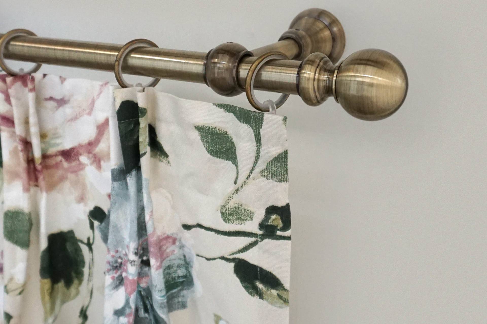 GARESA Gardinenstange »ANDREA«, 1 läufig-läufig, Wunschmasslänge, Vorhanggarnitur, verlängerbar, Endknopf Kugel lang, mit Ringen GARESA Gardinenstange »ANDREA«, 1 läufig-läufig, Wunschmasslänge, Vorhanggarnitur, verlängerbar, Endknopf Kugel lang, mit Ringen von GARESA