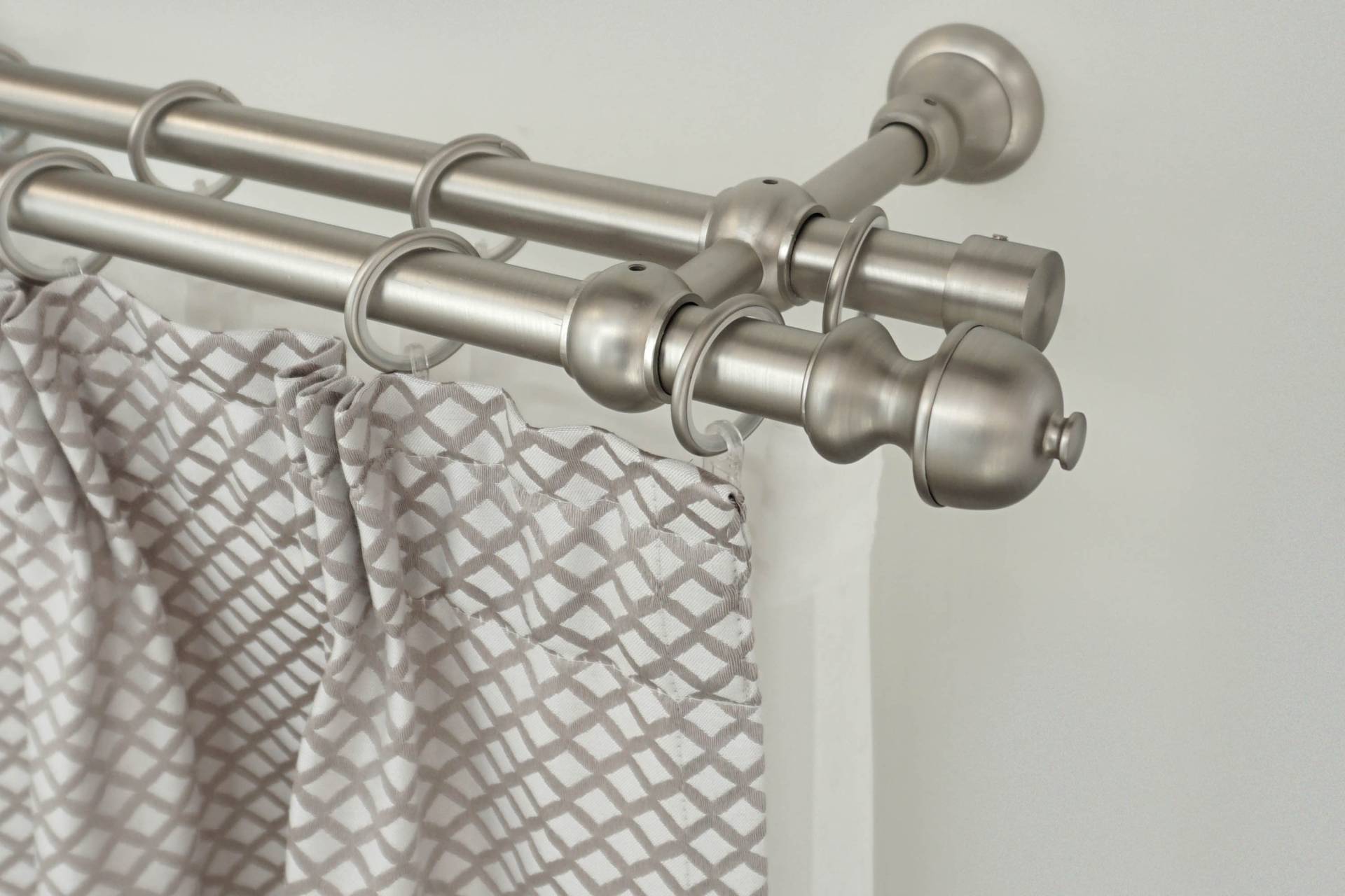 GARESA Gardinenstange »ANDREA«, 2 läufig-läufig, Wunschmasslänge, Vorhanggarnitur, verlängerbar, Endknopf Profil klein, mit Ringen GARESA Gardinenstange »ANDREA«, 2 läufig-läufig, Wunschmasslänge, Vorhanggarnitur, verlängerbar, Endknopf Profil klein, mit Ringen von GARESA