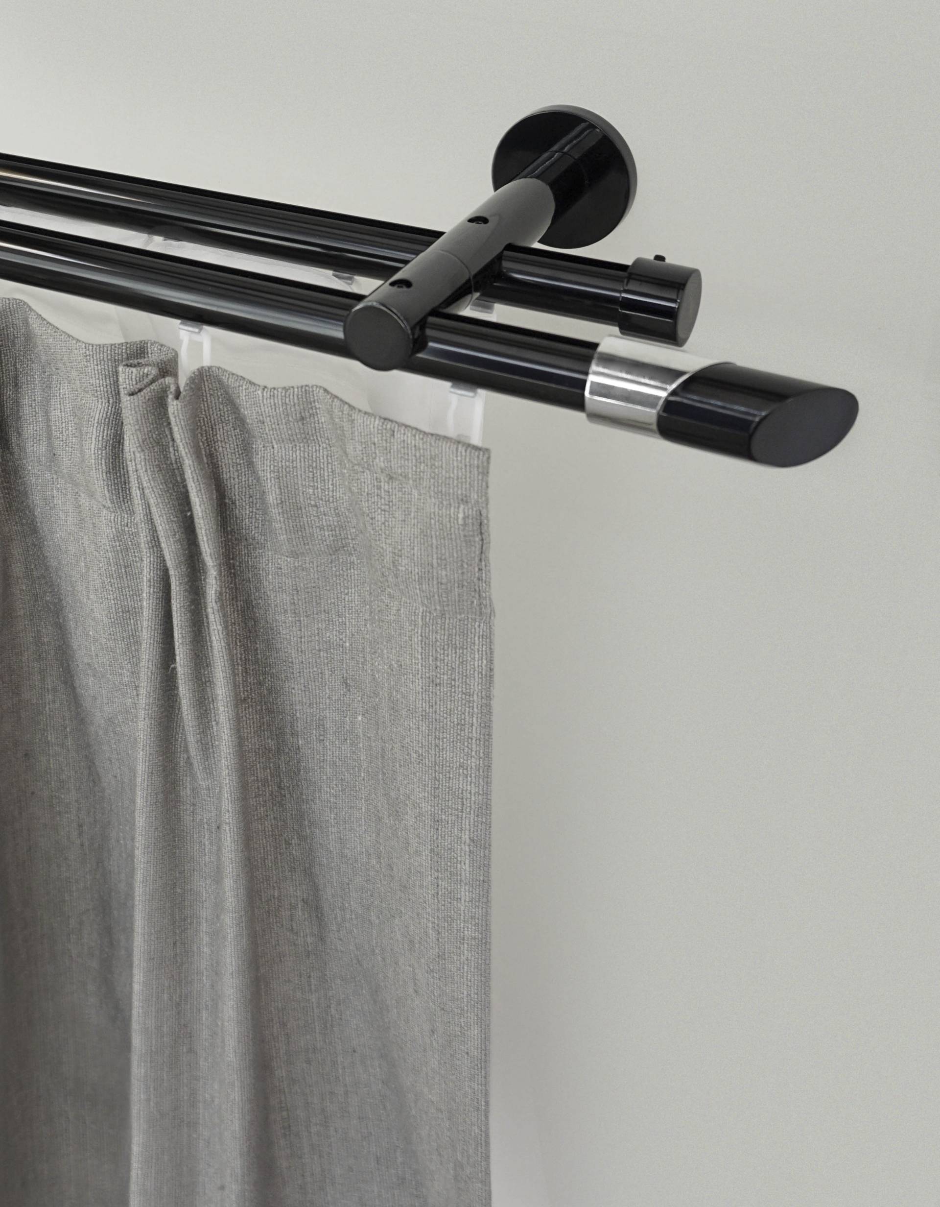 GARESA Gardinenstange »BLACK«, 2 läufig-läufig, Wunschmasslänge, Vorhanggarnitur, Innenlauf, verlängerbar, Knopf abgeschrägt 2-farbig GARESA Gardinenstange »BLACK«, 2 läufig-läufig, Wunschmasslänge, Vorhanggarnitur, Innenlauf, verlängerbar, Knopf abgeschrägt 2-farbig von GARESA