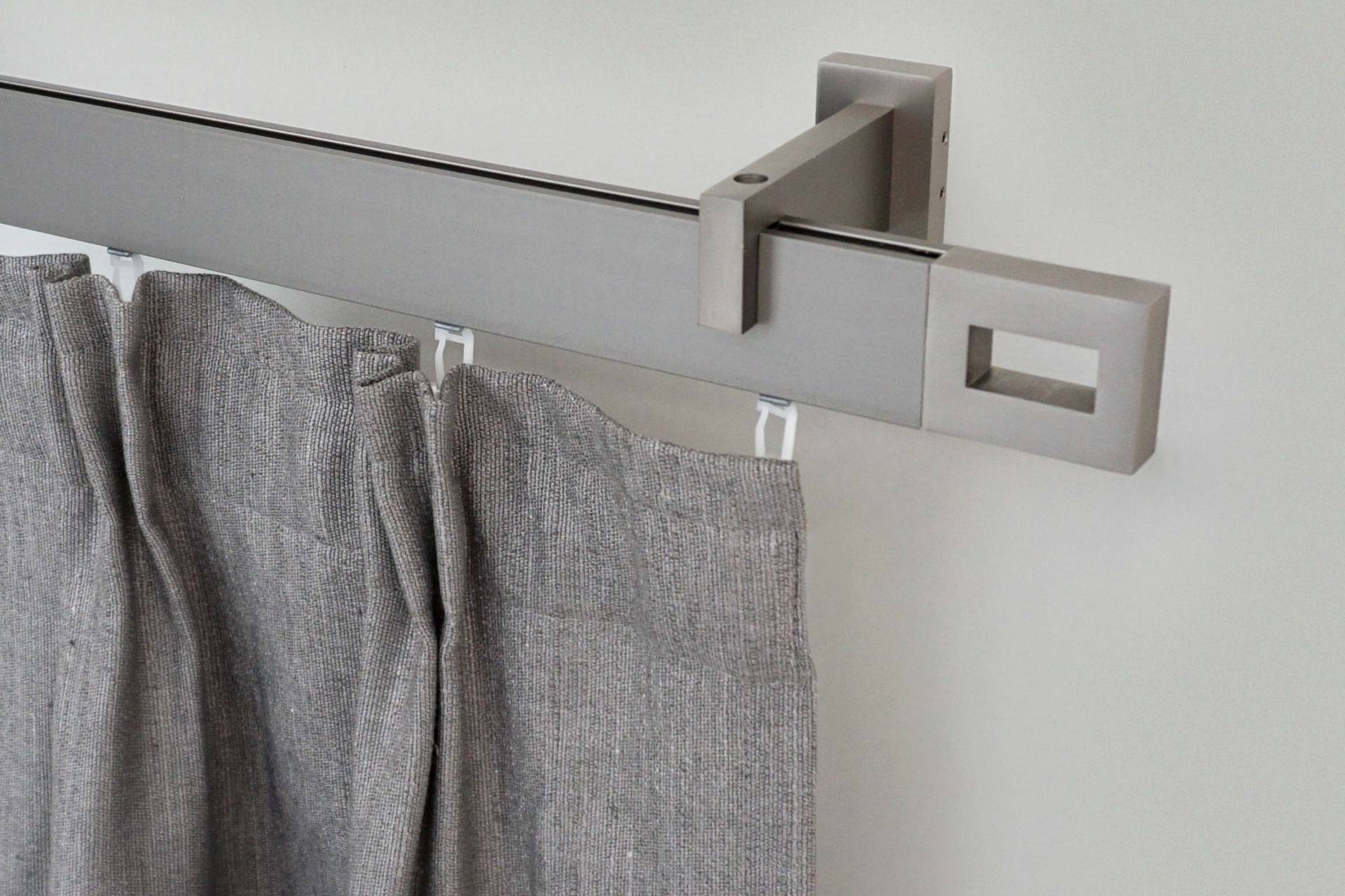 GARESA Gardinenstange »FLAT«, 1 läufig-läufig, Wunschmasslänge, Rechteckprofil, Wandmontage, perfekter Lauf, modern, verlängerbar GARESA Gardinenstange »FLAT«, 1 läufig-läufig, Wunschmasslänge, Rechteckprofil, Wandmontage, perfekter Lauf, modern, verlängerbar von GARESA