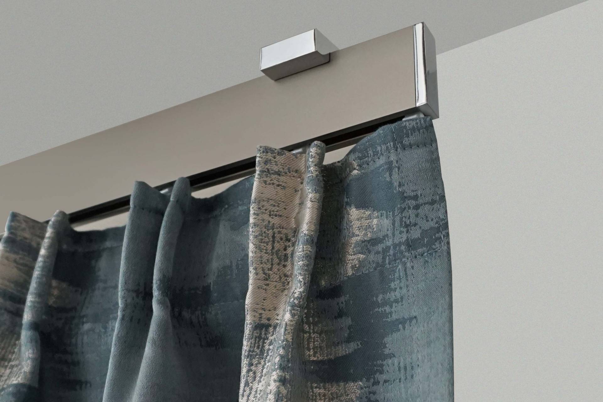 GARESA Gardinenstange »FLAT«, 1 läufig-läufig, Wunschmasslänge, Rechteckprofil, perfekter Lauf, modern, verlängerbar, mit Endkappe GARESA Gardinenstange »FLAT«, 1 läufig-läufig, Wunschmasslänge, Rechteckprofil, perfekter Lauf, modern, verlängerbar, mit Endkappe von GARESA