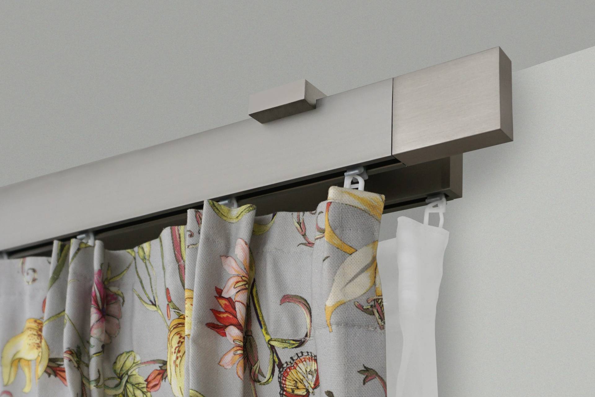 GARESA Gardinenstange »FLAT«, 2 läufig-läufig, Wunschmasslänge, Rechteckprofil, Deckenmontage, perfekter Lauf, modern, verlängerbar GARESA Gardinenstange »FLAT«, 2 läufig-läufig, Wunschmasslänge, Rechteckprofil, Deckenmontage, perfekter Lauf, modern, verlängerbar von GARESA