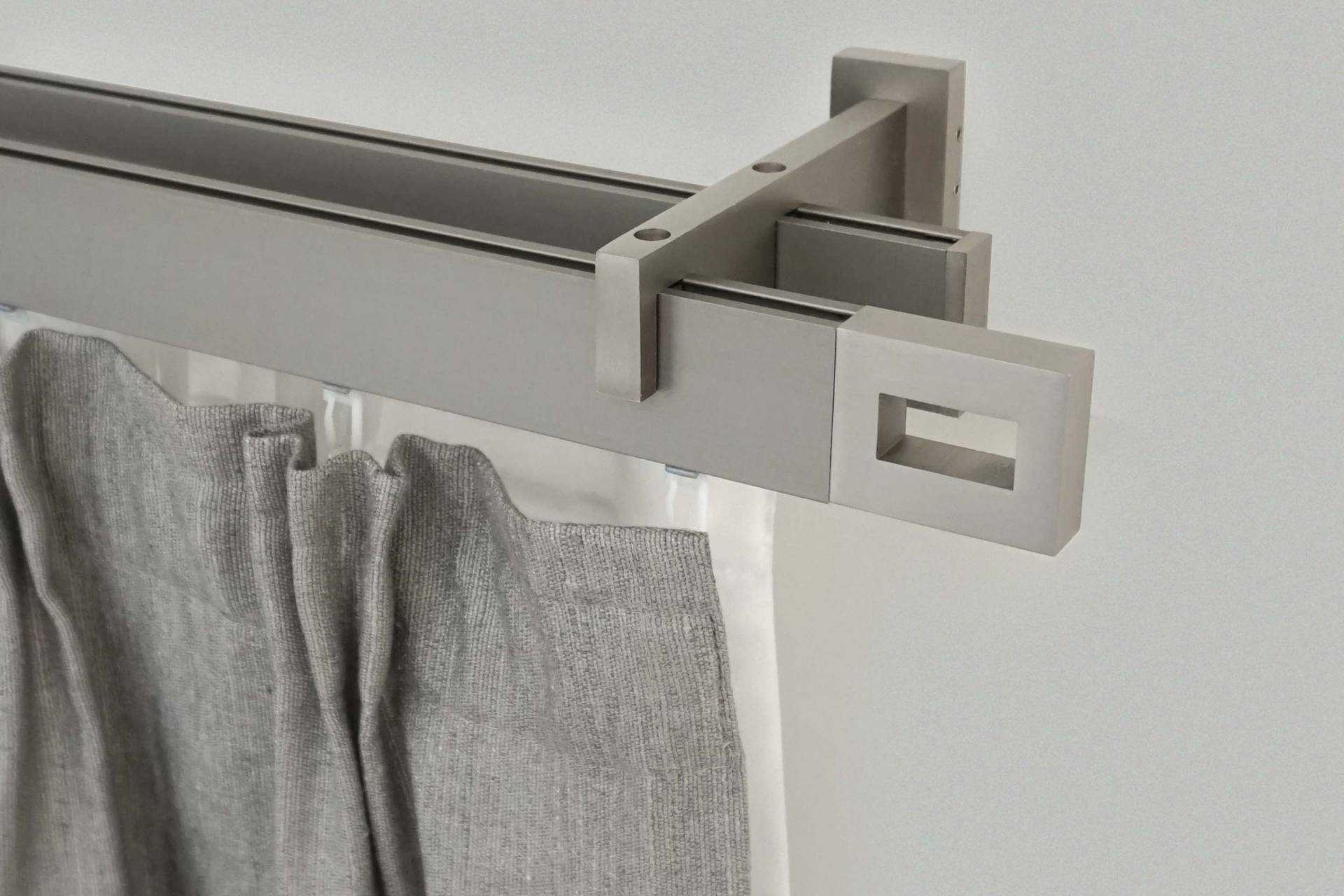 GARESA Gardinenstange »FLAT«, 2 läufig-läufig, Wunschmasslänge, Rechteckprofil, Wandmontage, perfekter Lauf, modern, verlängerbar GARESA Gardinenstange »FLAT«, 2 läufig-läufig, Wunschmasslänge, Rechteckprofil, Wandmontage, perfekter Lauf, modern, verlängerbar von GARESA