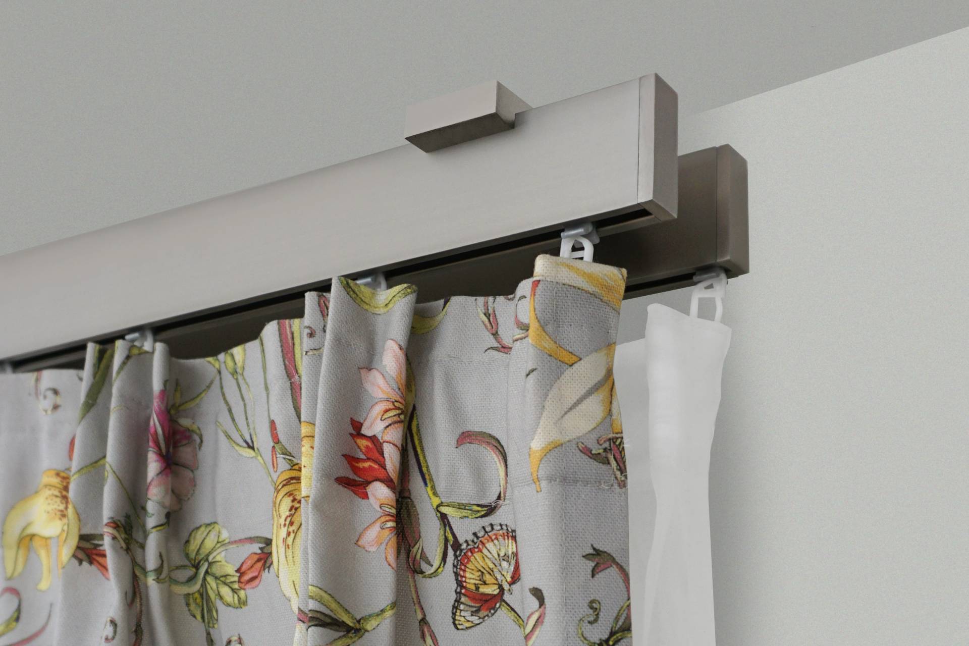 GARESA Gardinenstange »FLAT«, 2 läufig-läufig, Wunschmasslänge, Rechteckprofil, perfekter Lauf, modern, verlängerbar, mit Endkappe GARESA Gardinenstange »FLAT«, 2 läufig-läufig, Wunschmasslänge, Rechteckprofil, perfekter Lauf, modern, verlängerbar, mit Endkappe von GARESA