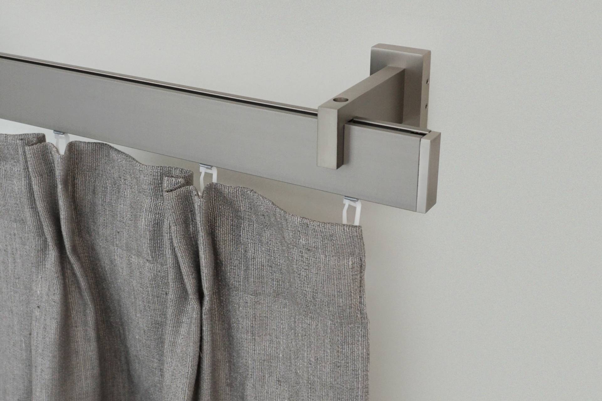 GARESA Innenlaufschiene »FLAT«, 1 läufig-läufig, Wunschmasslänge, Rechteckprofil, Wandmontage, perfekter Lauf, modern, verlängerbar GARESA Innenlaufschiene »FLAT«, 1 läufig-läufig, Wunschmasslänge, Rechteckprofil, Wandmontage, perfekter Lauf, modern, verlängerbar von GARESA