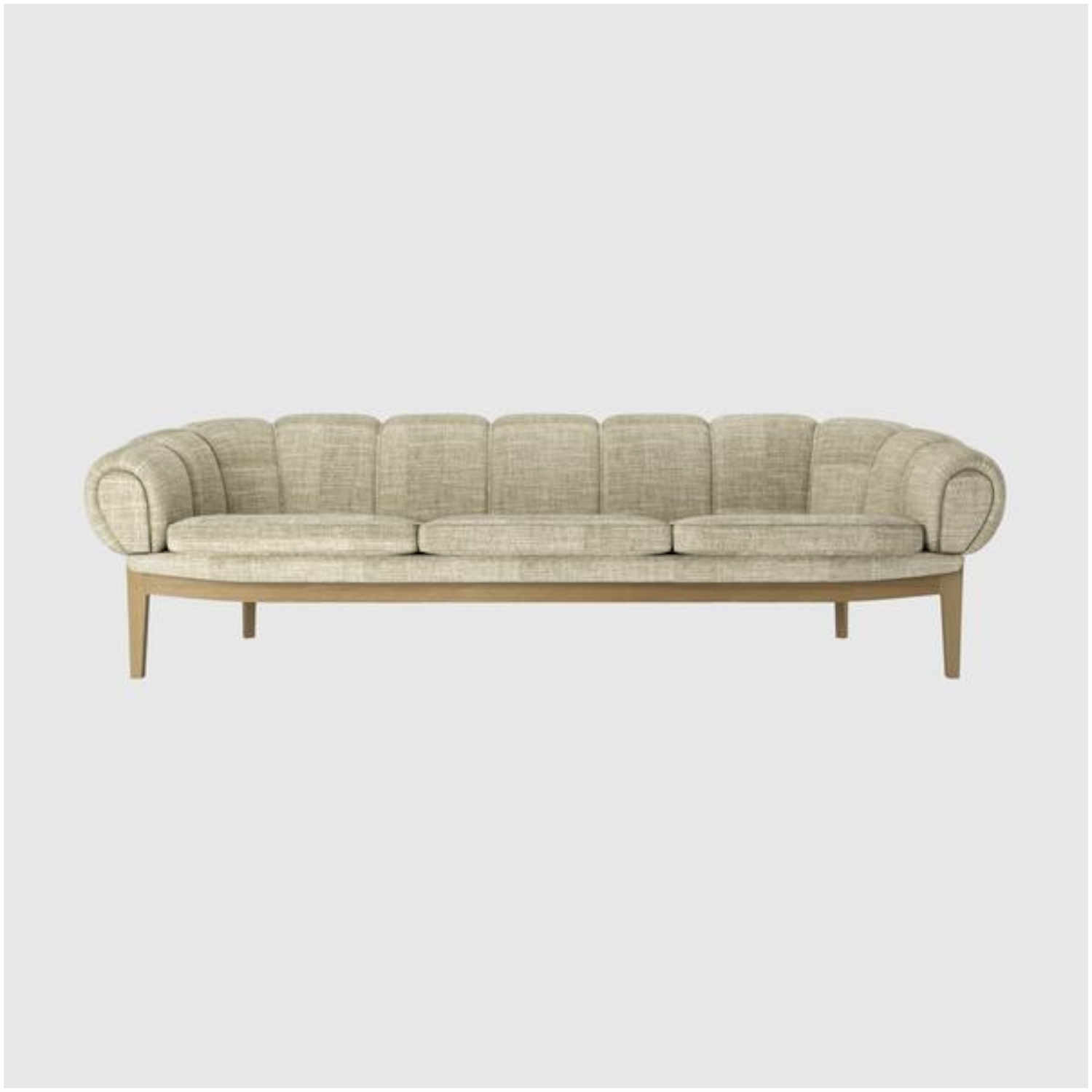 Croissant 3er Sofa, Bezug dedar smilla avorio stoff, Untergestell Wood Base solid oak (geölt) von GUBI