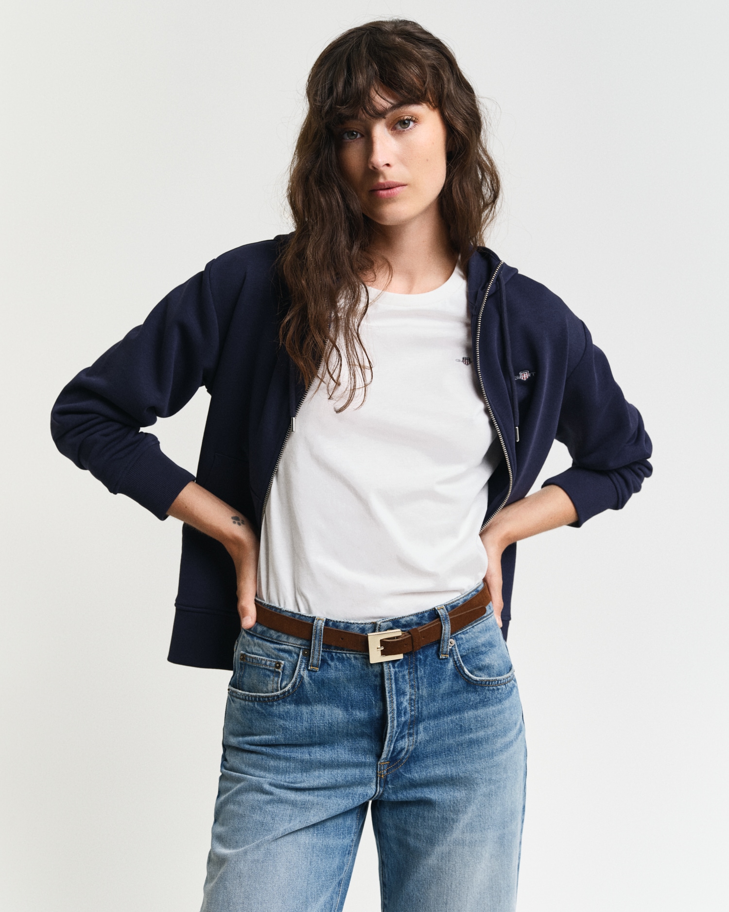 Gant Kapuzensweatjacke »SHIELD ZIP HOODIE«, Grafische GANT-Stickerei auf der Brust Gant Kapuzensweatjacke »SHIELD ZIP HOODIE«, Grafische GANT-Stickerei auf der Brust von Gant