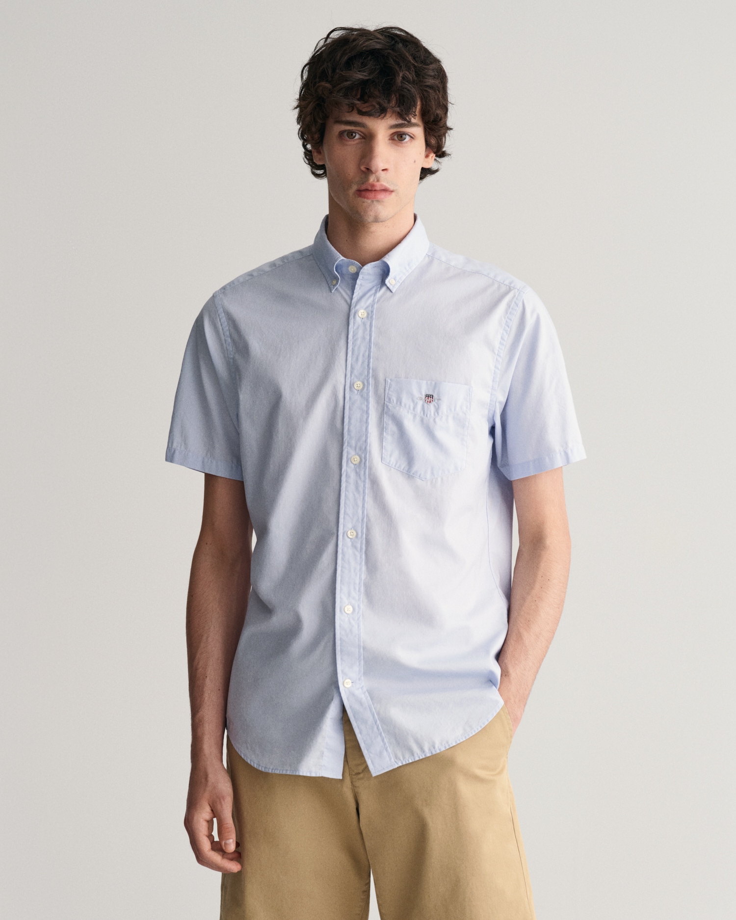 Gant Kurzarmhemd »Regular Fit Popeline Hemd leicht strapazierfähig pflegeleicht«, mit einer kleinen Logostickerei auf der Brusttasche Gant Kurzarmhemd »Regular Fit Popeline Hemd leicht strapazierfähig pflegeleicht«, mit einer kleinen Logostickerei auf der Brusttasche von Gant
