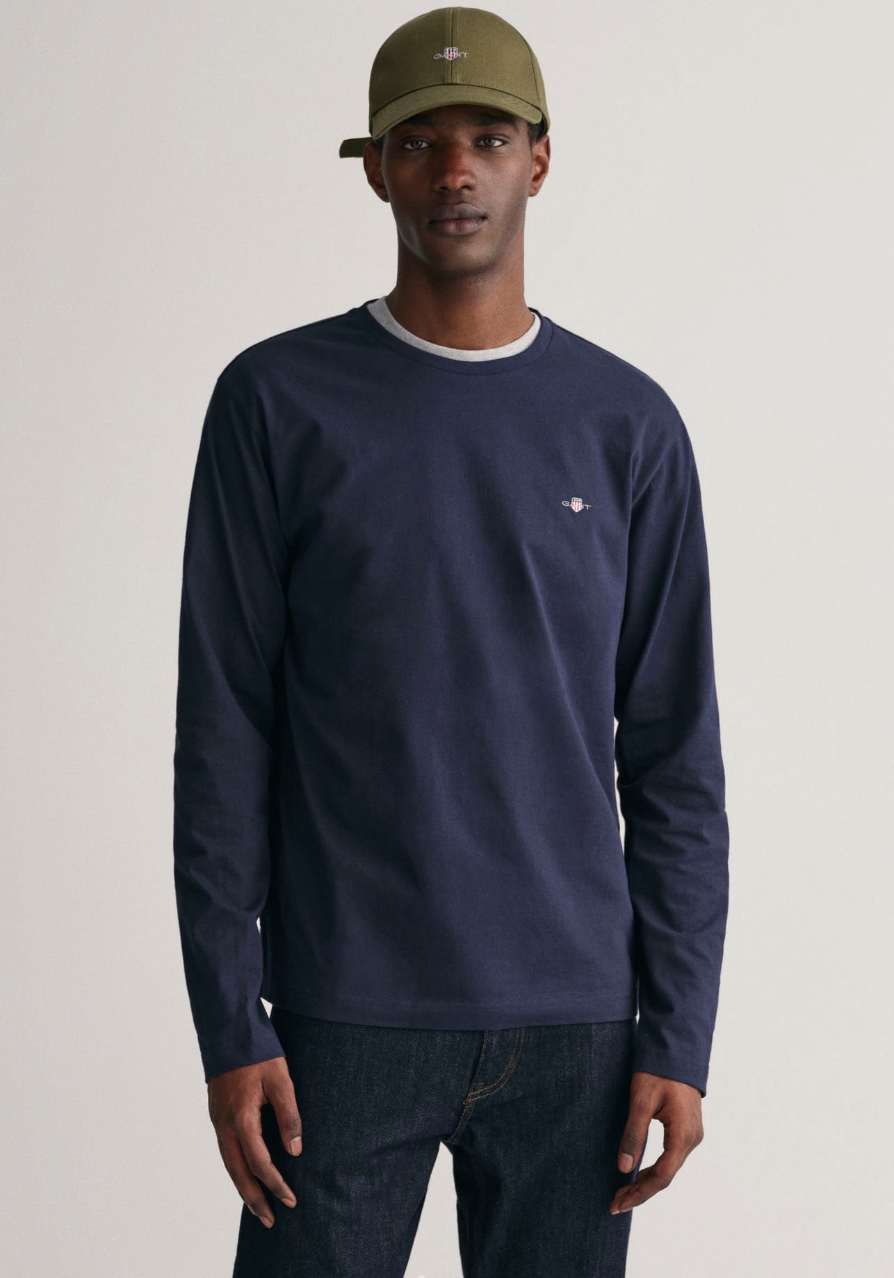 Gant Langarmshirt »REG SHIELD LS T-SHIRT«, mit Logostickerei auf der Brust Gant Langarmshirt »REG SHIELD LS T-SHIRT«, mit Logostickerei auf der Brust von Gant