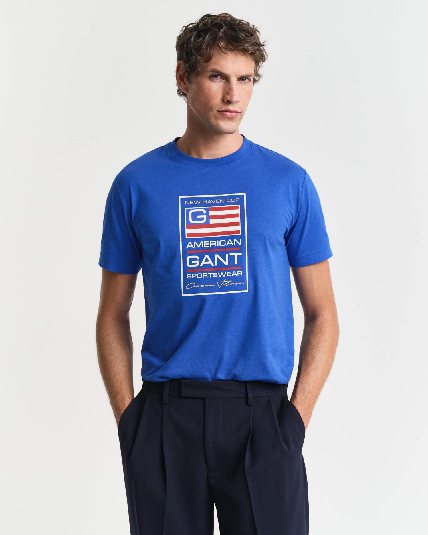 Gant Rundhalsshirt »GRAPHIC SS T-SHIRT«, mit einem einzigartigen saisonalen GANT-Grafikprint auf der Brust Gant Rundhalsshirt »GRAPHIC SS T-SHIRT«, mit einem einzigartigen saisonalen GANT-Grafikprint auf der Brust von Gant