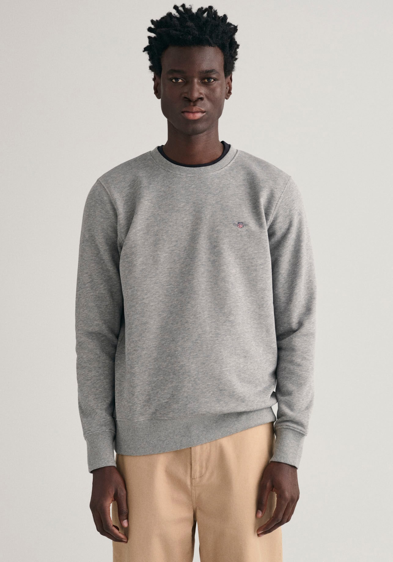 Gant Sweatshirt »REG SHIELD C-NECK SWEAT«, mit Logostickerei auf der Brust von Gant