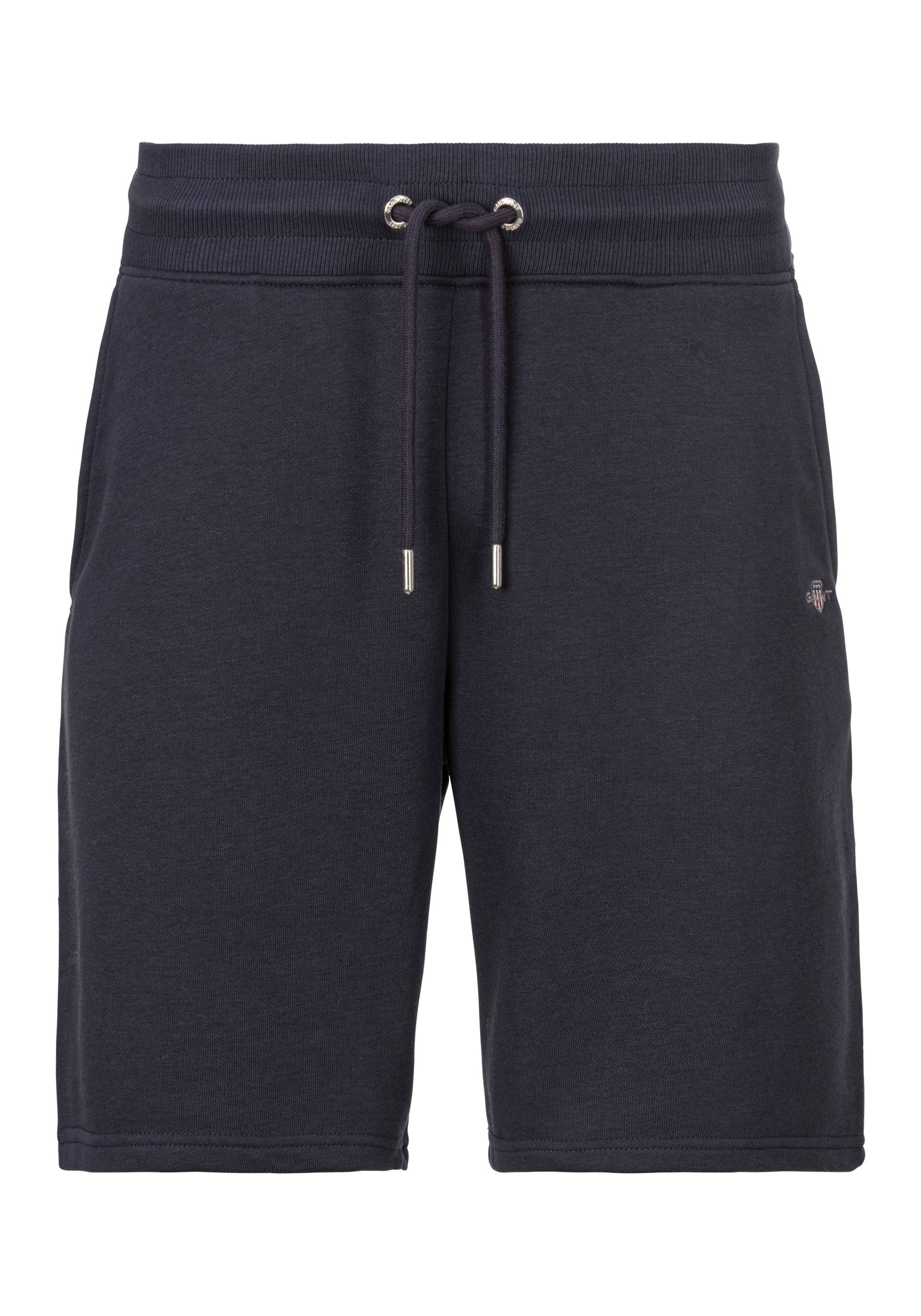 Gant Sweatshorts »REG SHIELD SWEAT SHORTS«, mit einer kleinen Logostickerei unter der Eingriffstasche Gant Sweatshorts »REG SHIELD SWEAT SHORTS«, mit einer kleinen Logostickerei unter der Eingriffstasche von Gant