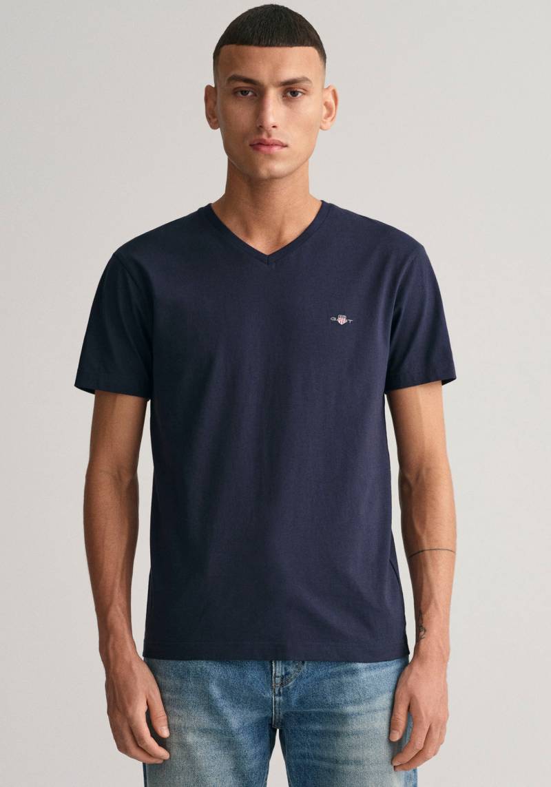 Gant T-Shirt »SLIM SHIELD V-NECK T-SHIRT«, mit einer kleinen Logostickerei auf der Brust von Gant