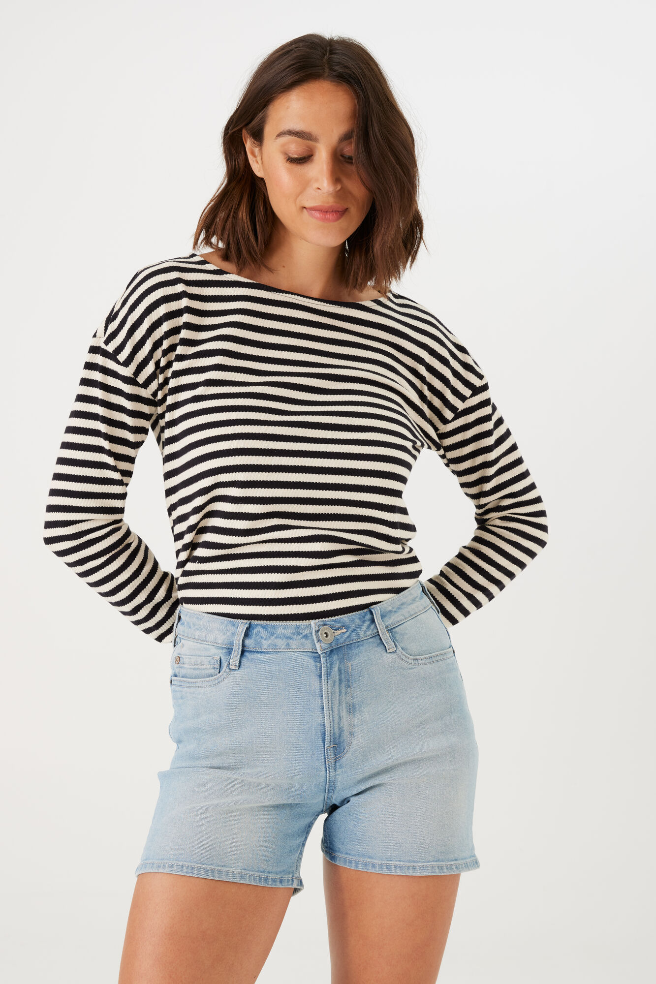 Garcia Bermudas »Celia-slim fit«, In leichtem Used-Look Garcia Bermudas »Celia-slim fit«, In leichtem Used-Look von Garcia