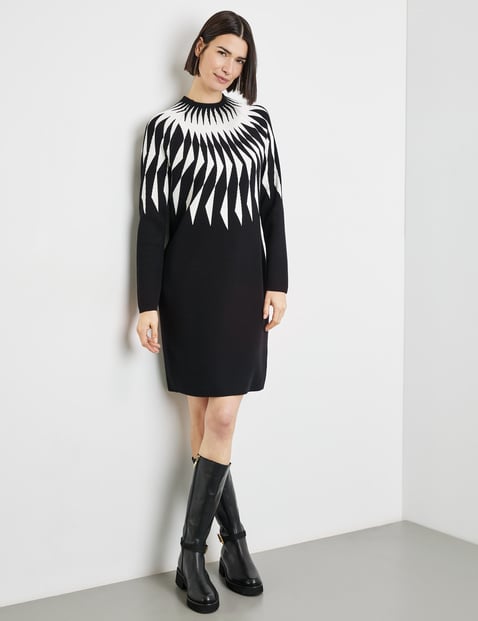 GERRY WEBER Damen Kurzes Kleid mit Jacquard-Muster und Raglanarm Langarm Turtleneck Viskose Schwarz gemustert von Gerry Weber