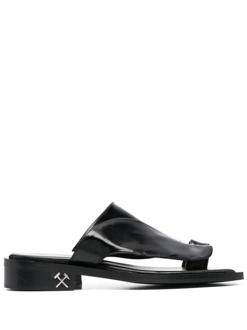 GmbH Kaan high-shine sandals - Black von GmbH