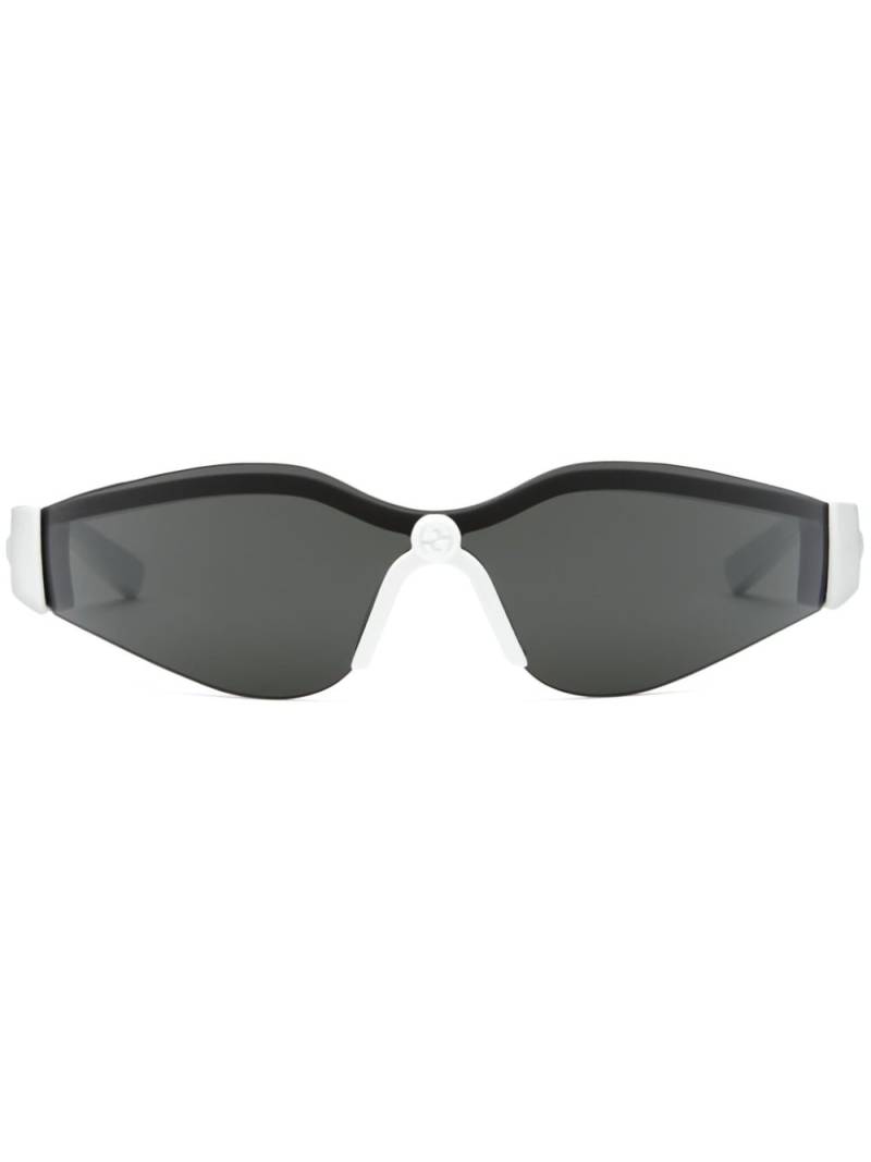 Gucci Eyewear logo-embossed shield-frame sunglasses - Black von Gucci Eyewear