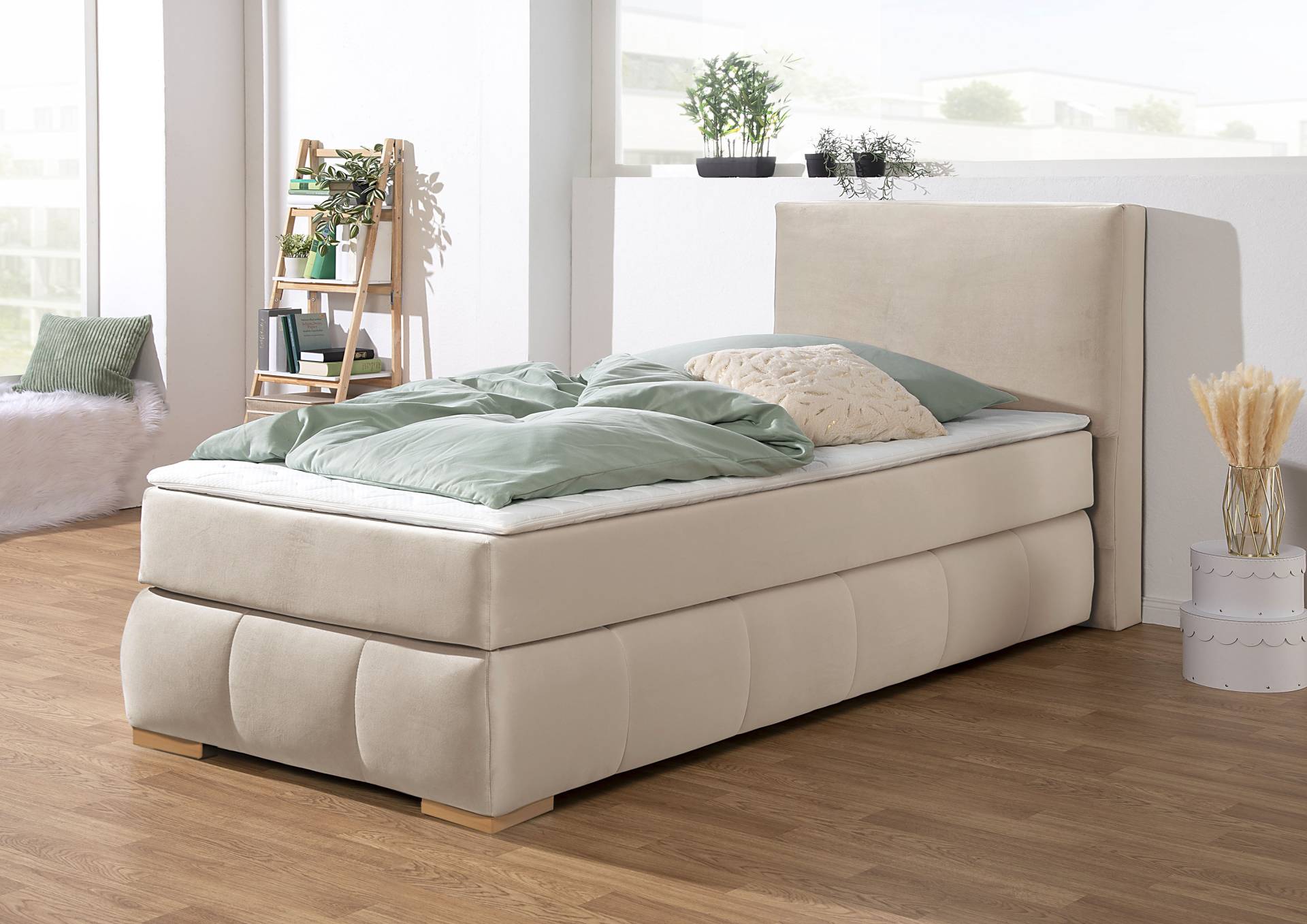 Guido Maria Kretschmer Home&Living Boxspringbett »Wehma«, inkl. Topper in 3 verschiedenen Matratzen, auch in Samtstoff Guido Maria Kretschmer Home&Living Boxspringbett »Wehma«, inkl. Topper in 3 verschiedenen Matratzen, auch in Samtstoff von Guido Maria Kretschmer Home&Living
