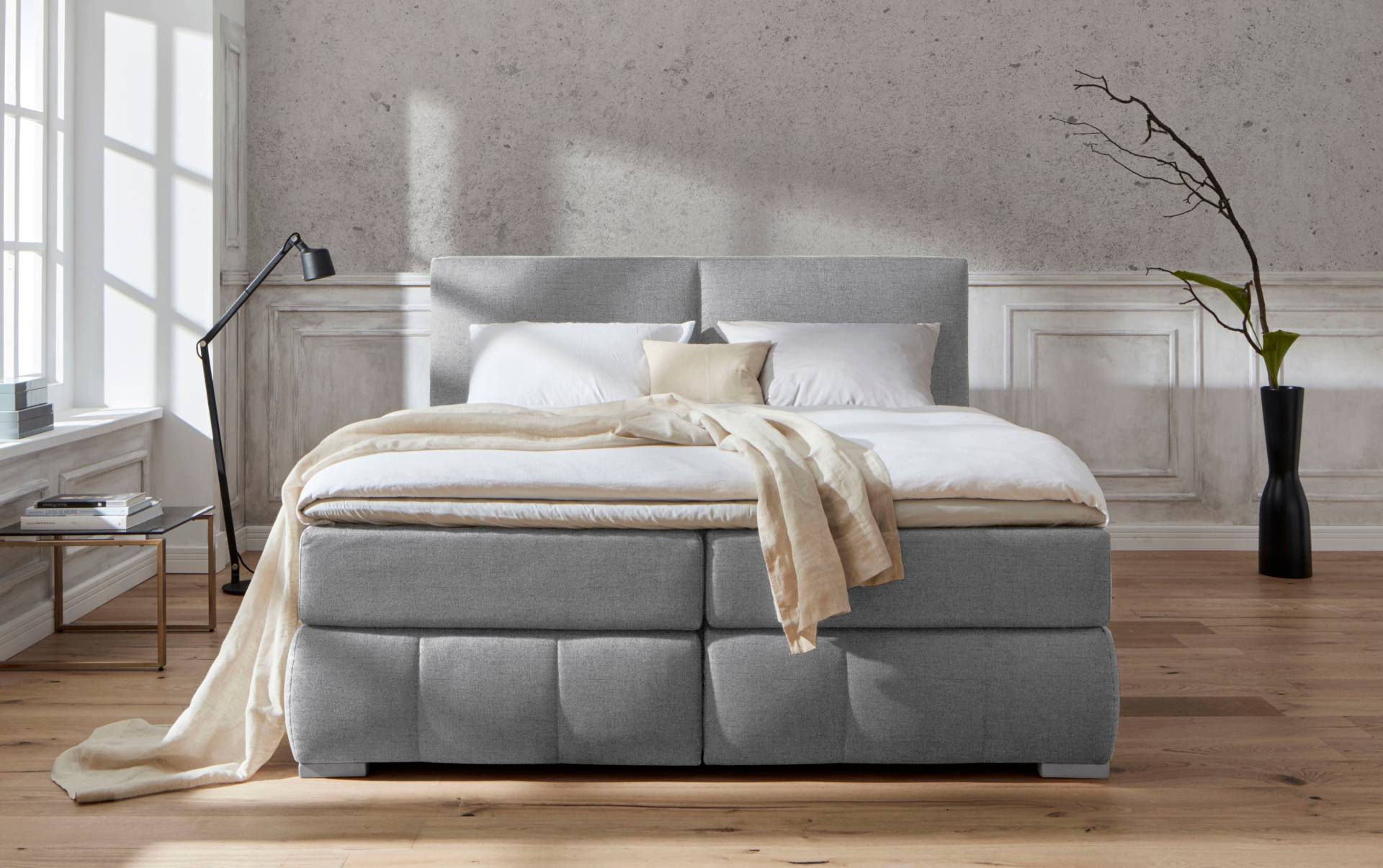 Guido Maria Kretschmer Home&Living Boxspringbett »Wehma«, inkl. Topper in 3 verschiedenen Matratzen, auch in Samtstoff Guido Maria Kretschmer Home&Living Boxspringbett »Wehma«, inkl. Topper in 3 verschiedenen Matratzen, auch in Samtstoff von Guido Maria Kretschmer Home&Living