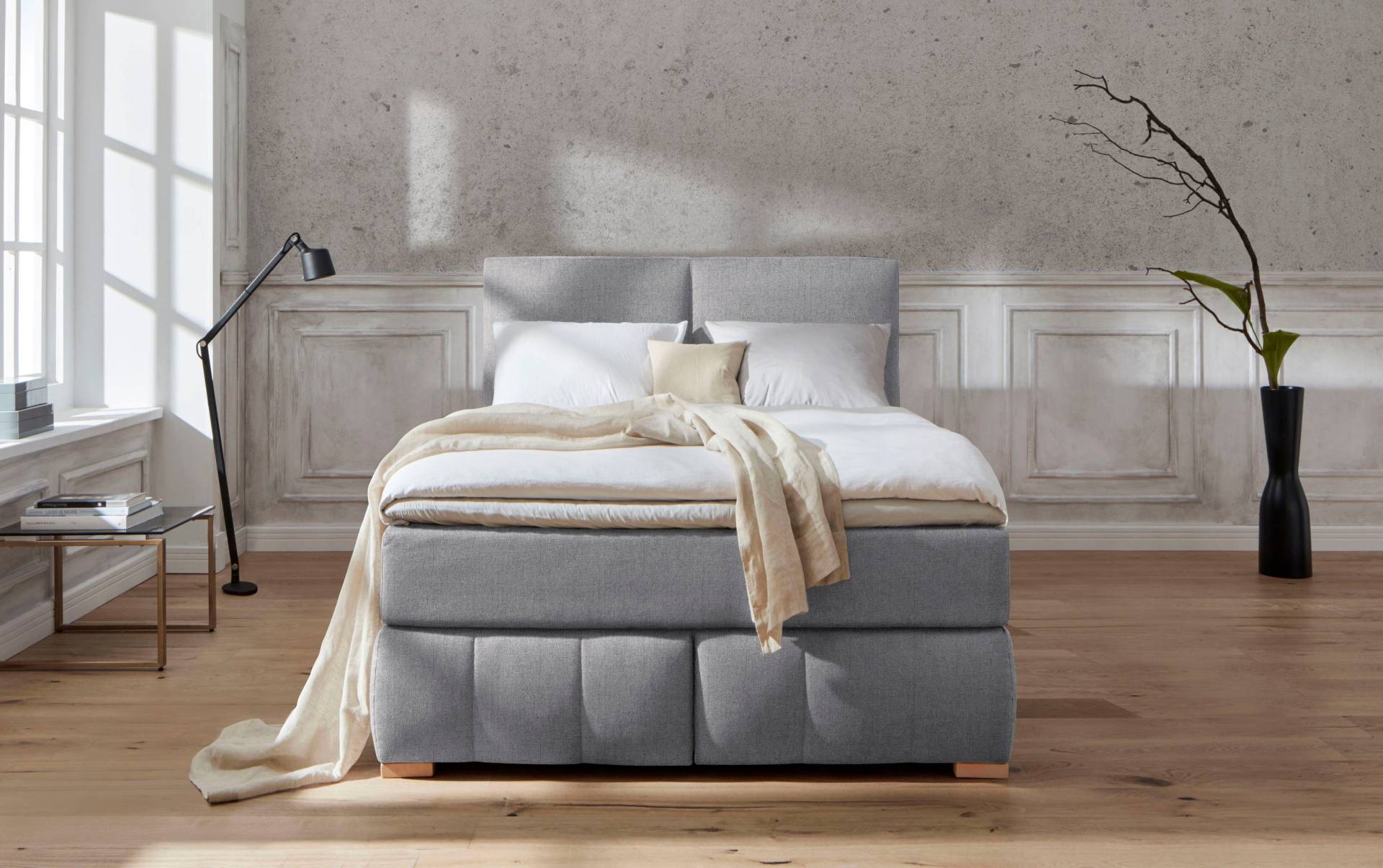 Guido Maria Kretschmer Home&Living Boxspringbett »Wehma«, inkl. Topper in 3 verschiedenen Matratzen, auch in Samtstoff Guido Maria Kretschmer Home&Living Boxspringbett »Wehma«, inkl. Topper in 3 verschiedenen Matratzen, auch in Samtstoff von Guido Maria Kretschmer Home&Living