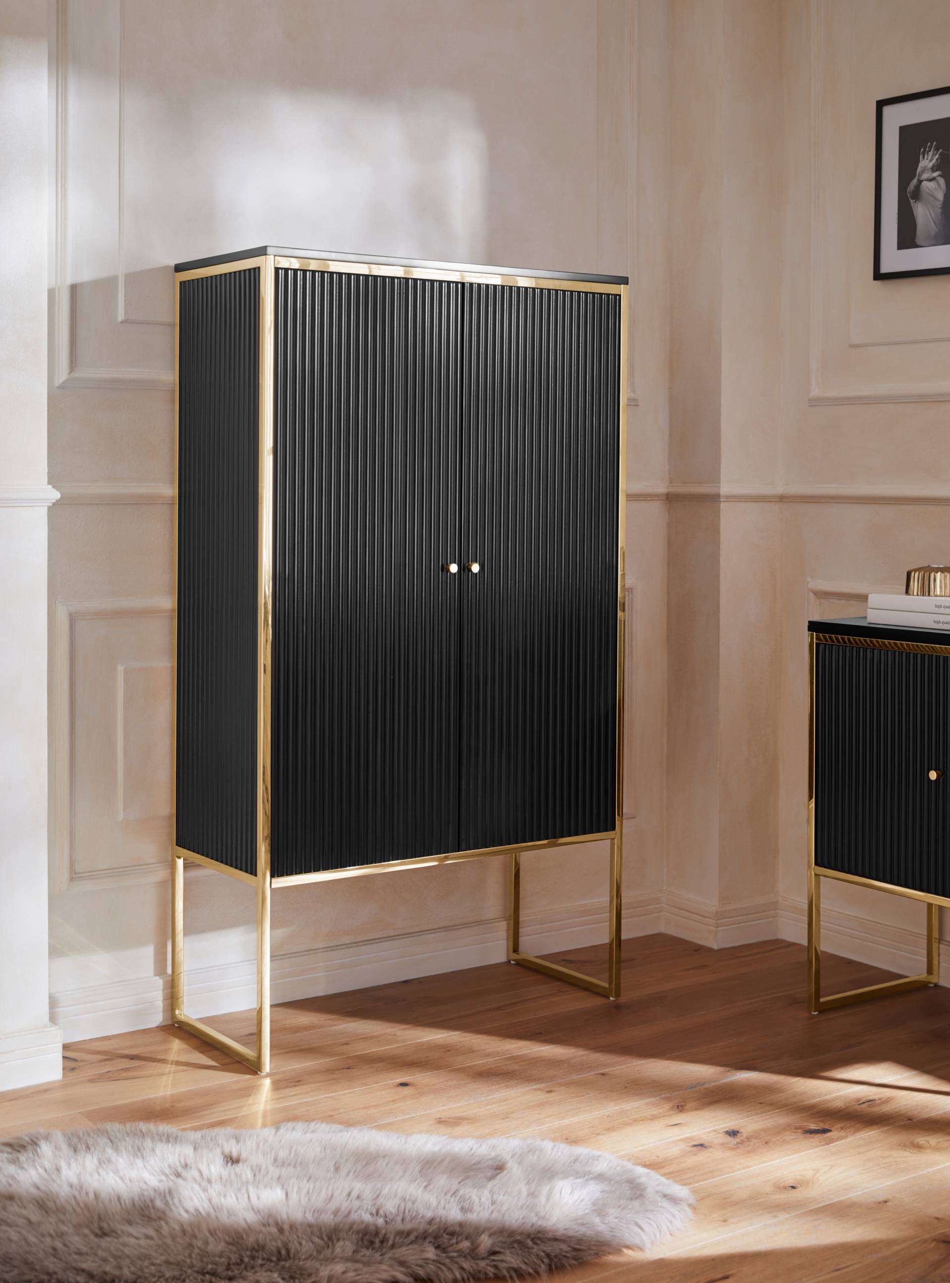 Guido Maria Kretschmer Home&Living Highboard »Woodly«, modernes Design, mit goldfarbenen Absätzen, viel Stauraum Guido Maria Kretschmer Home&Living Highboard »Woodly«, modernes Design, mit goldfarbenen Absätzen, viel Stauraum von Guido Maria Kretschmer Home&Living
