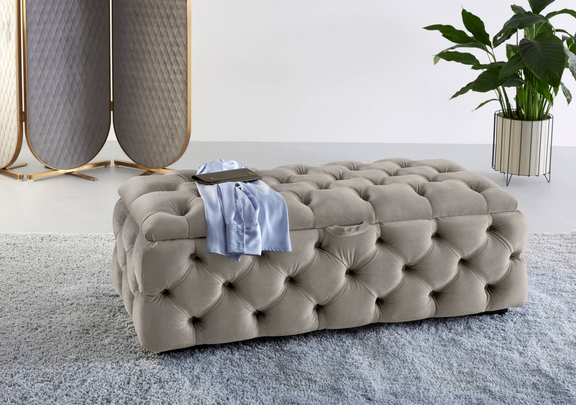 Guido Maria Kretschmer Home&Living Polsterhocker »KALINA, hochwertige Knopfheftung, B/T/H: 120/55/45 cm«, mit Staufach und innenliegenden Laschen zur besseren Aufbewahrung Guido Maria Kretschmer Home&Living Polsterhocker »KALINA, hochwertige Knopfheftung, B/T/H: 120/55/45 cm«, mit Staufach und innenliegenden Laschen zur besseren Aufbewahrung von Guido Maria Kretschmer Home&Living
