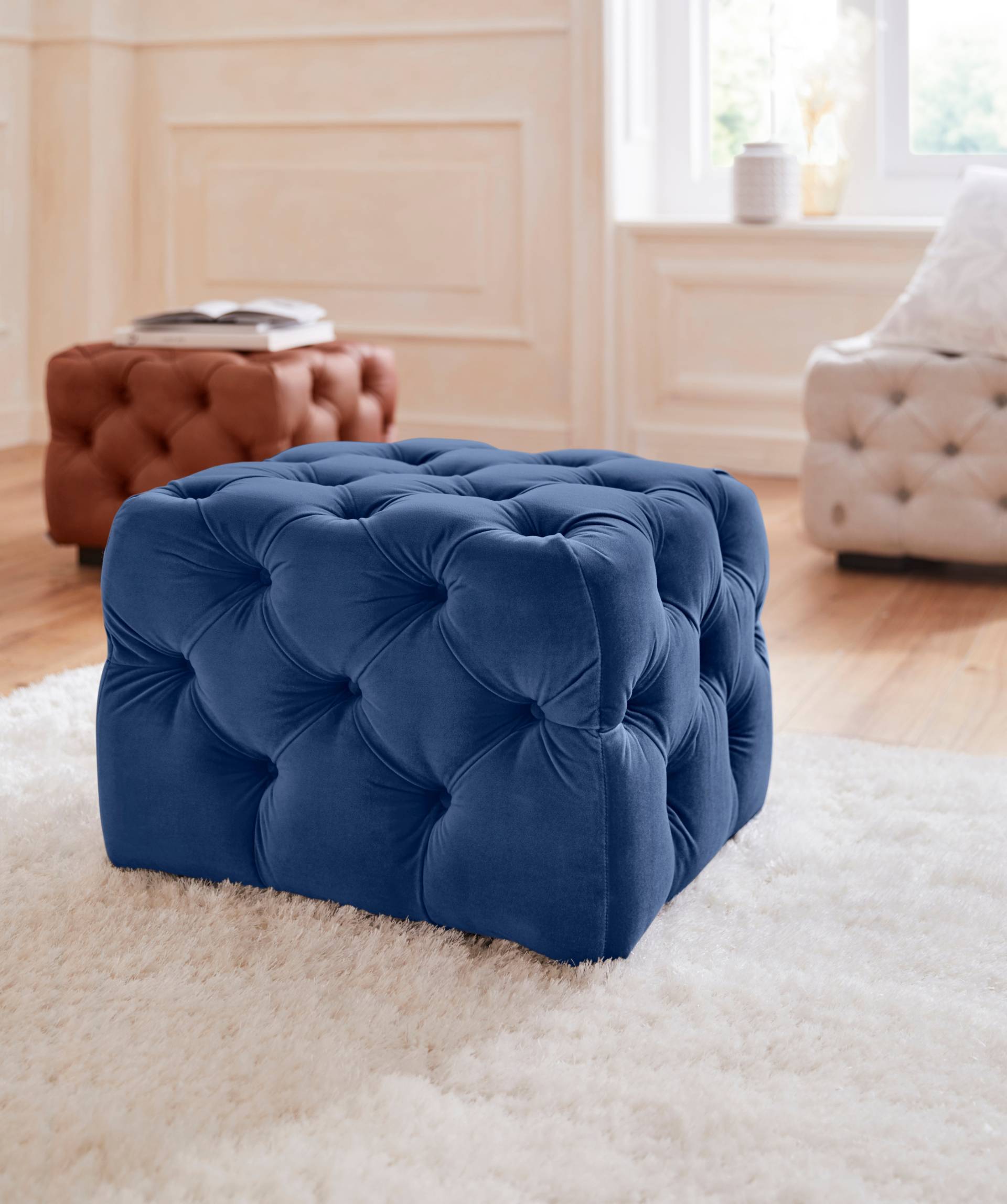 Guido Maria Kretschmer Home&Living Polsterhocker »Kalina«, mit klassischer Chesterfield-Knopfheftung, passend zur Serie "Kalina" Guido Maria Kretschmer Home&Living Polsterhocker »Kalina«, mit klassischer Chesterfield-Knopfheftung, passend zur Serie "Kalina" von Guido Maria Kretschmer Home&Living