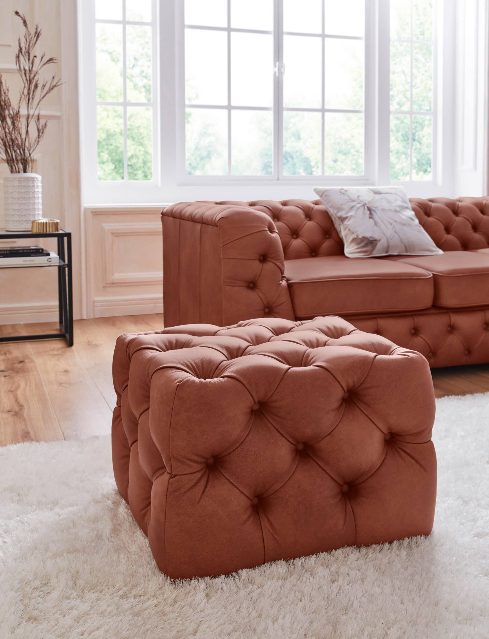 Guido Maria Kretschmer Home&Living Polsterhocker »Kalina«, mit klassischer Chesterfield-Knopfheftung, passend zur Serie "Kalina" von Guido Maria Kretschmer Home&Living