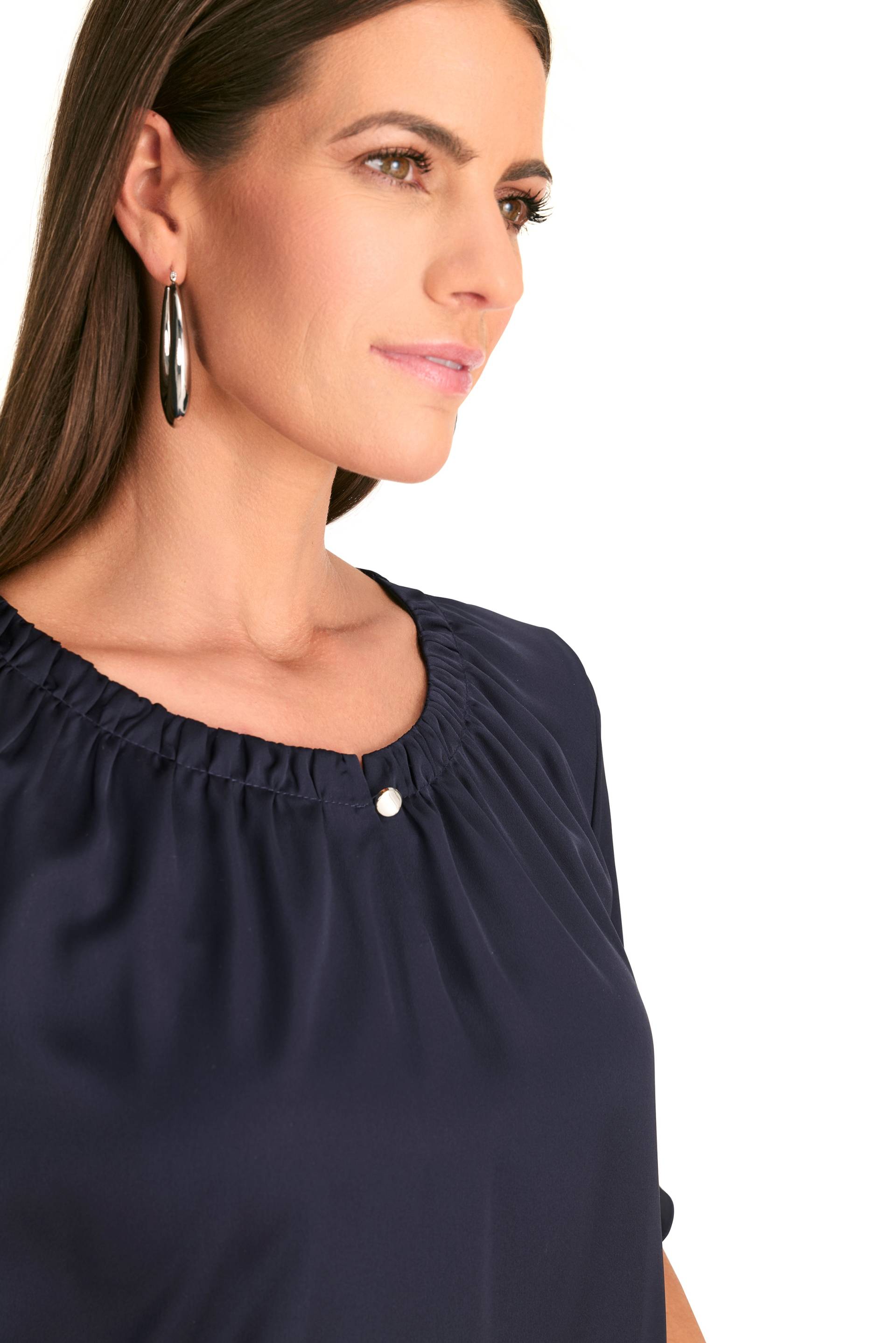 HERMANN LANGE Collection Blusenshirt, mit Knopfdetail am Ausschnitt HERMANN LANGE Collection Blusenshirt, mit Knopfdetail am Ausschnitt von HERMANN LANGE Collection
