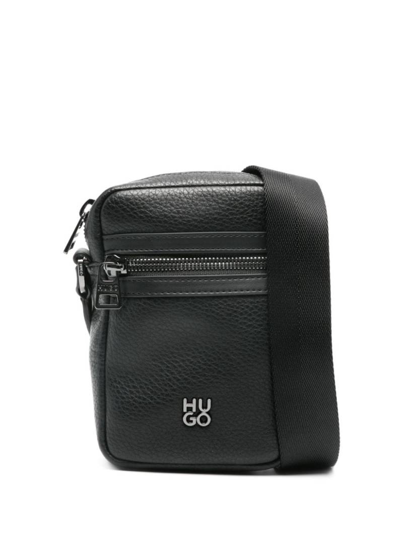 HUGO logo-plaque messenger bag - Black von HUGO