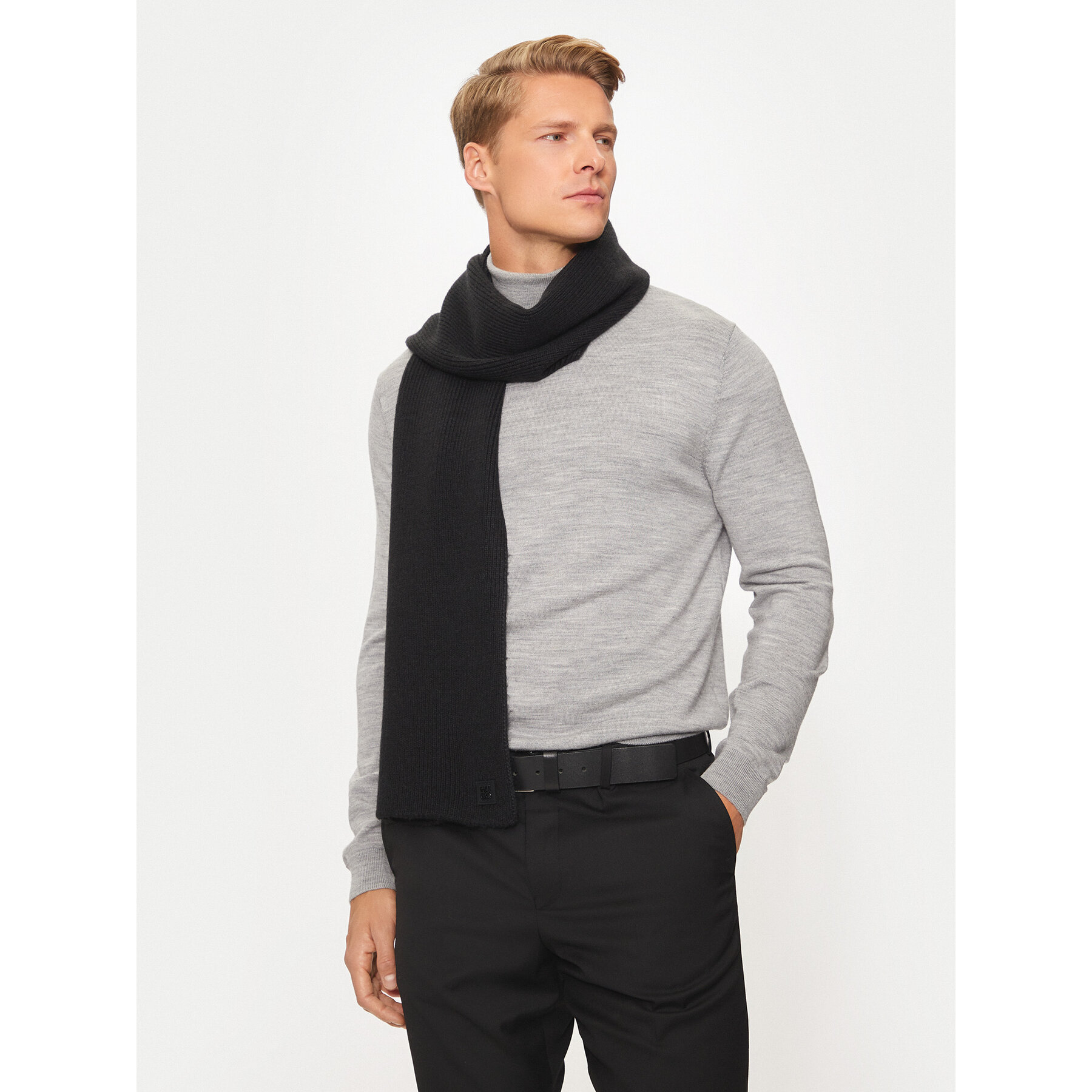 Set Schal und Mütze Hugo 50524567 Schwarz Set Schal und Mütze Hugo 50524567 Schwarz von HUGO