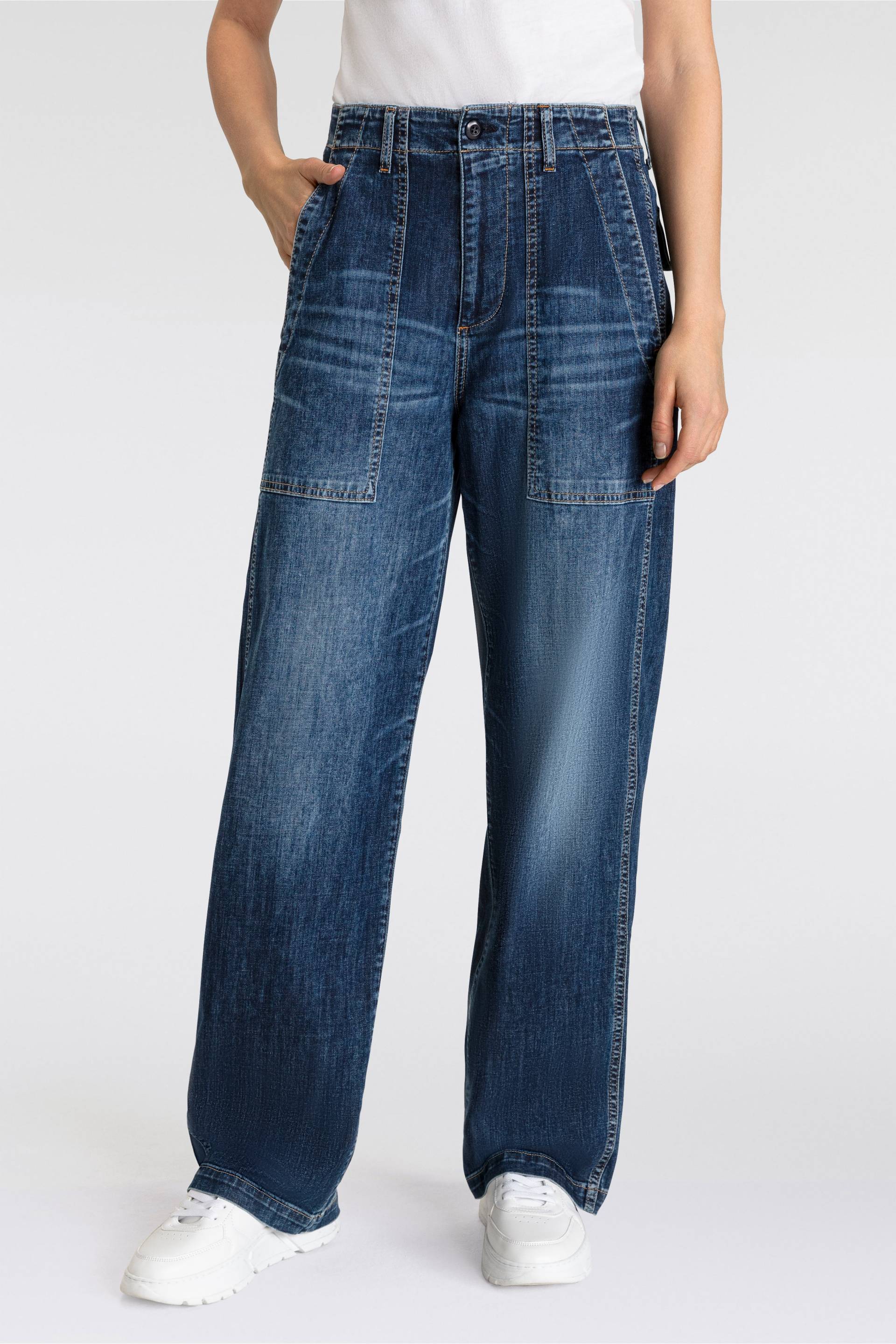 Herrlicher 5-Pocket-Jeans »Fatique Women Wide Recycled Light Denim«, mit grossen aufgesetzten Taschen Herrlicher 5-Pocket-Jeans »Fatique Women Wide Recycled Light Denim«, mit grossen aufgesetzten Taschen von Herrlicher