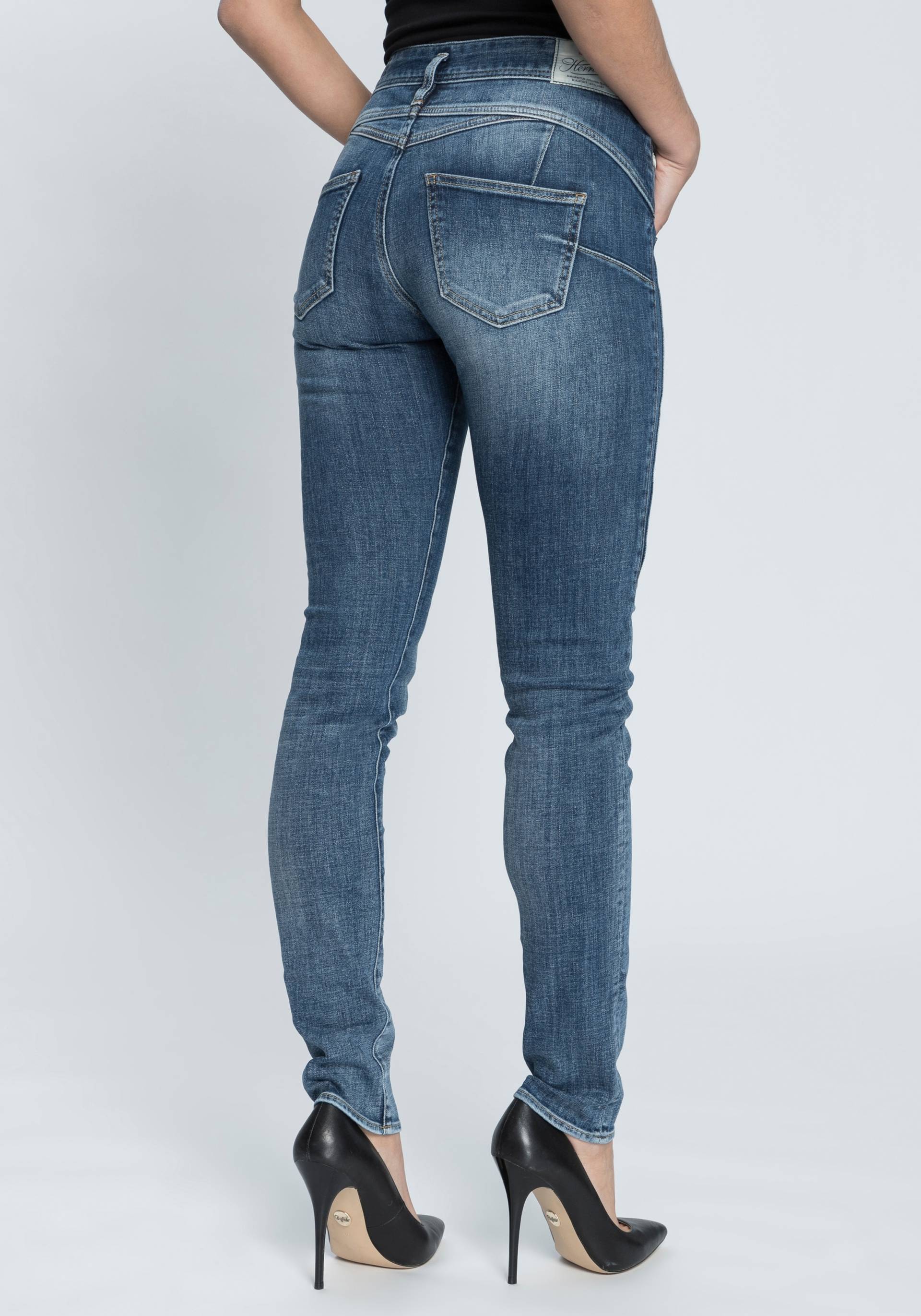 Herrlicher Slim-fit-Jeans »COSY SLIM«, Shaping-Wirkung durch eingearbeiteten Keileinsatz von Herrlicher