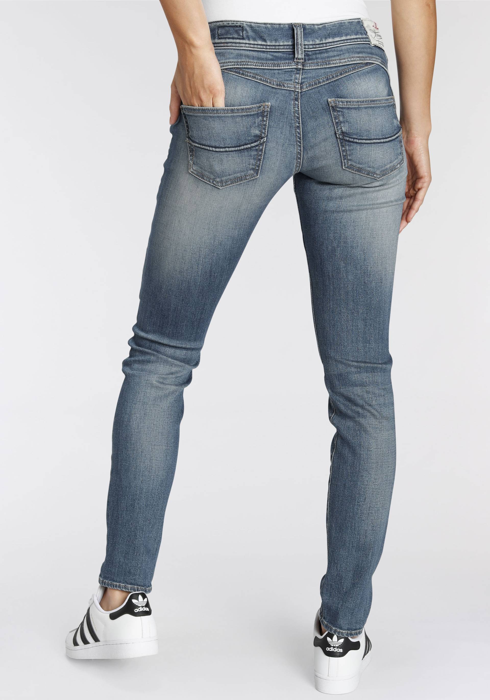 Herrlicher Slim-fit-Jeans »GILA SLIM ORGANIC DENIM«, umweltfreundlich dank Kitotex Technology Herrlicher Slim-fit-Jeans »GILA SLIM ORGANIC DENIM«, umweltfreundlich dank Kitotex Technology von Herrlicher