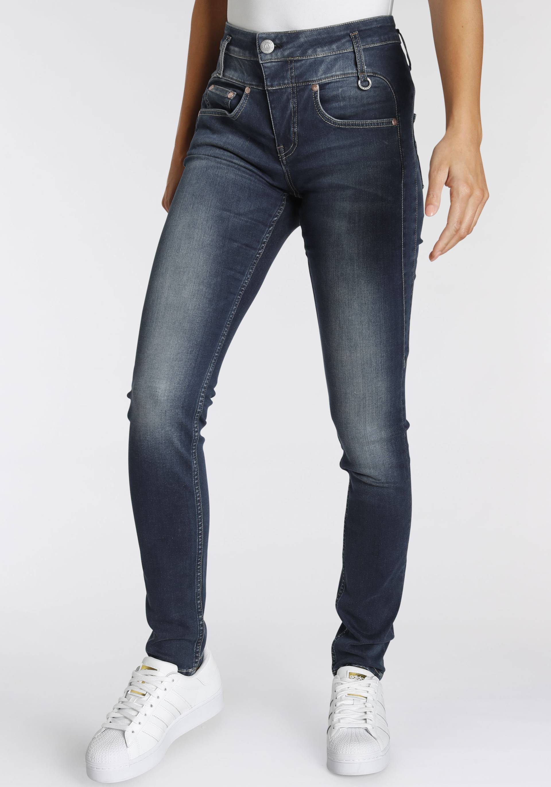 Herrlicher Slim-fit-Jeans »SHARP SLIM REUSED DENIM«, Nachhaltige Premium-Qualität enthält recyceltes Material von Herrlicher