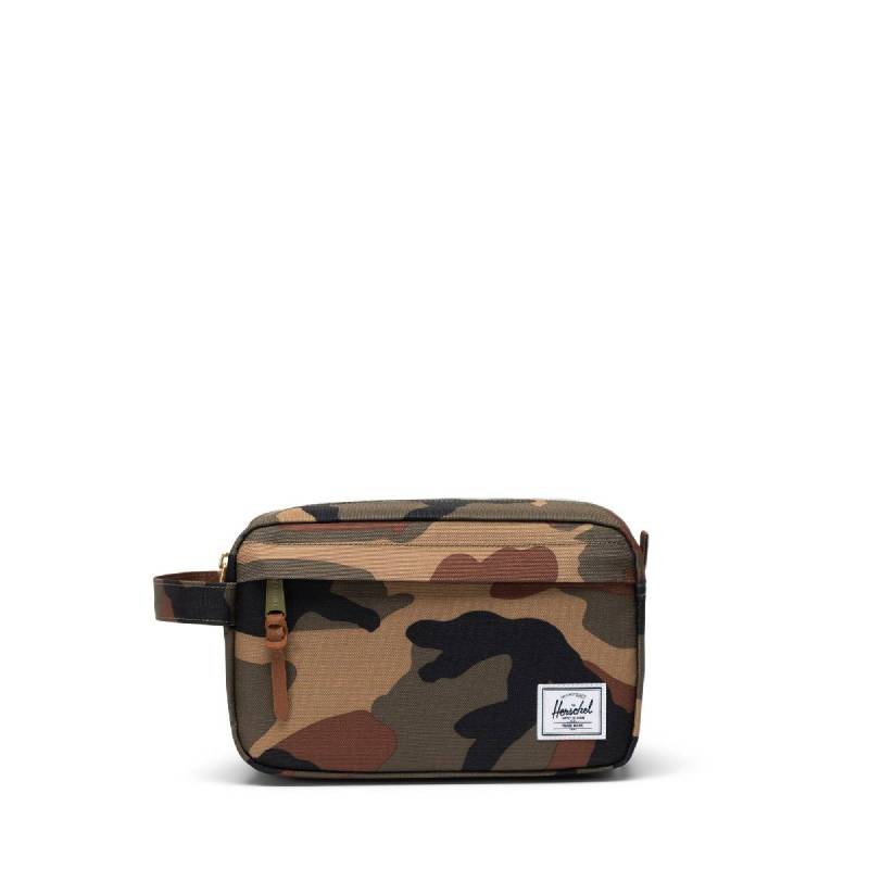 Chapter - Travel Kit in Woodland Camo von Herschel