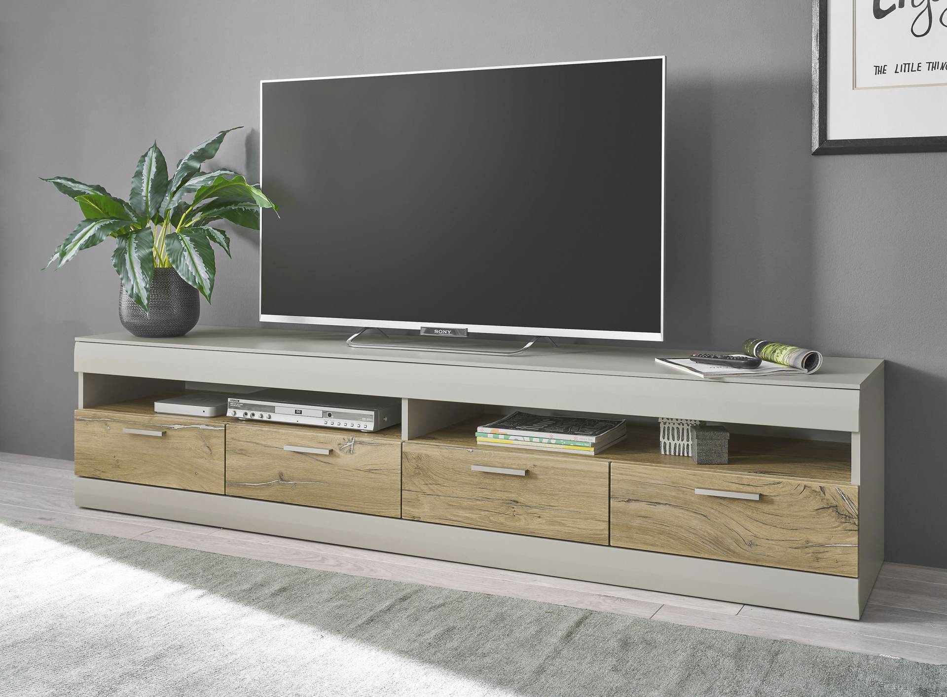 INOSIGN Lowboard »SCARA«, mit Applikation Zinneiche Dekor, Breite 200 cm, mit Softclose-Funktion INOSIGN Lowboard »SCARA«, mit Applikation Zinneiche Dekor, Breite 200 cm, mit Softclose-Funktion von INOSIGN