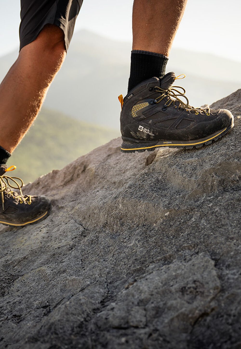 Jack Wolfskin Wasserdichte Trekkingschuhe Herren Force Crest Texapore Mid Men 39.5 schwarz black / burly yellow XT von Jack Wolfskin