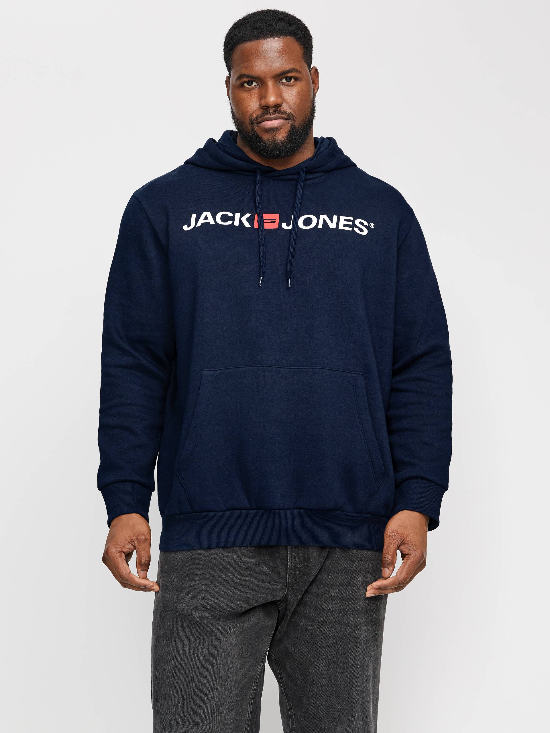 Jack & Jones PlusSize Kapuzensweatshirt »JJECORP OLD LOGO SWEAT HOOD NOOS PLS«, mit Logo Print Jack & Jones PlusSize Kapuzensweatshirt »JJECORP OLD LOGO SWEAT HOOD NOOS PLS«, mit Logo Print von Jack & Jones PlusSize