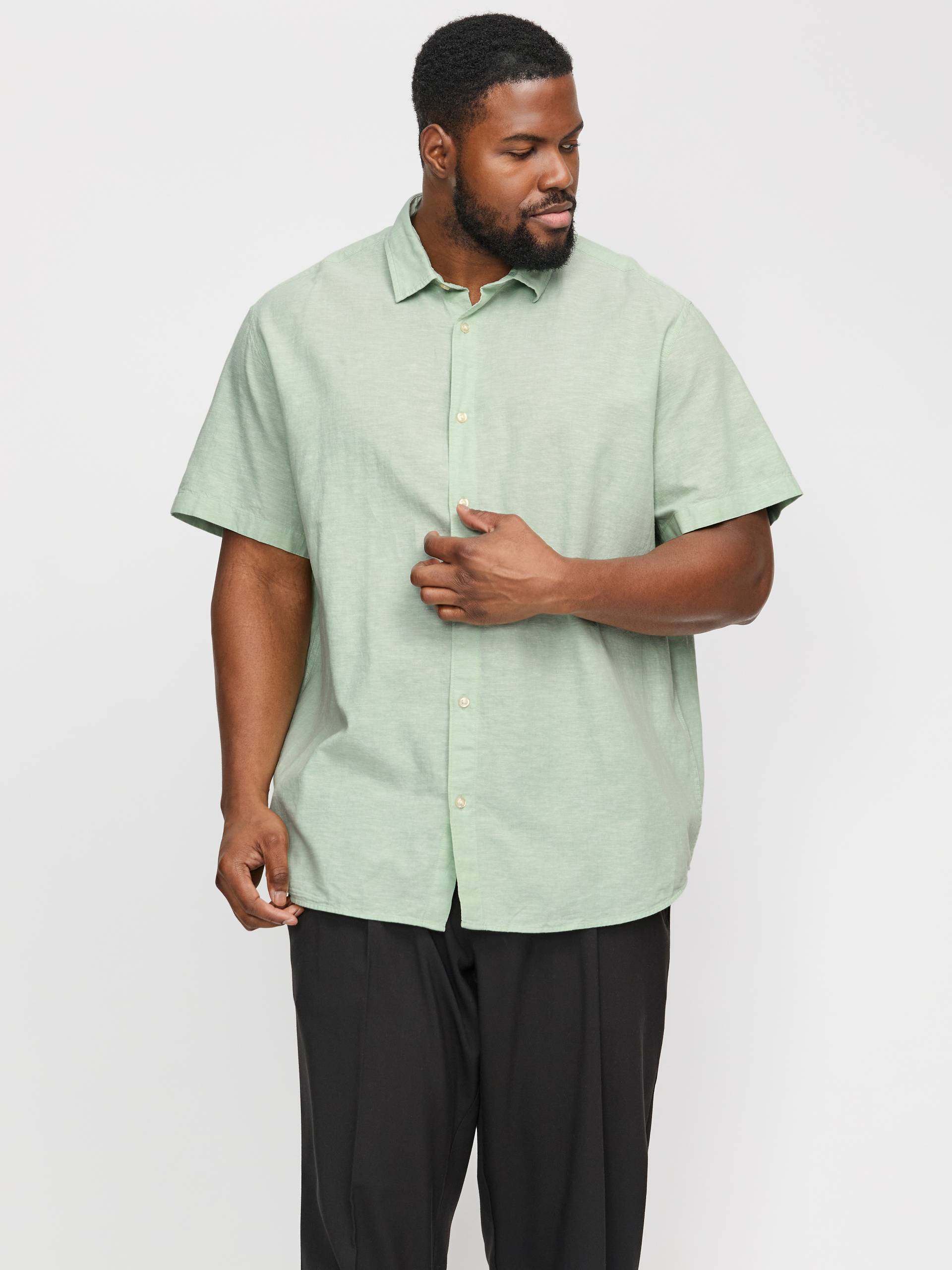 Jack & Jones PlusSize Kurzarmhemd »JJEBREEZE SHIRT SS SN PLS«, mit Hemdkragen von Jack & Jones PlusSize