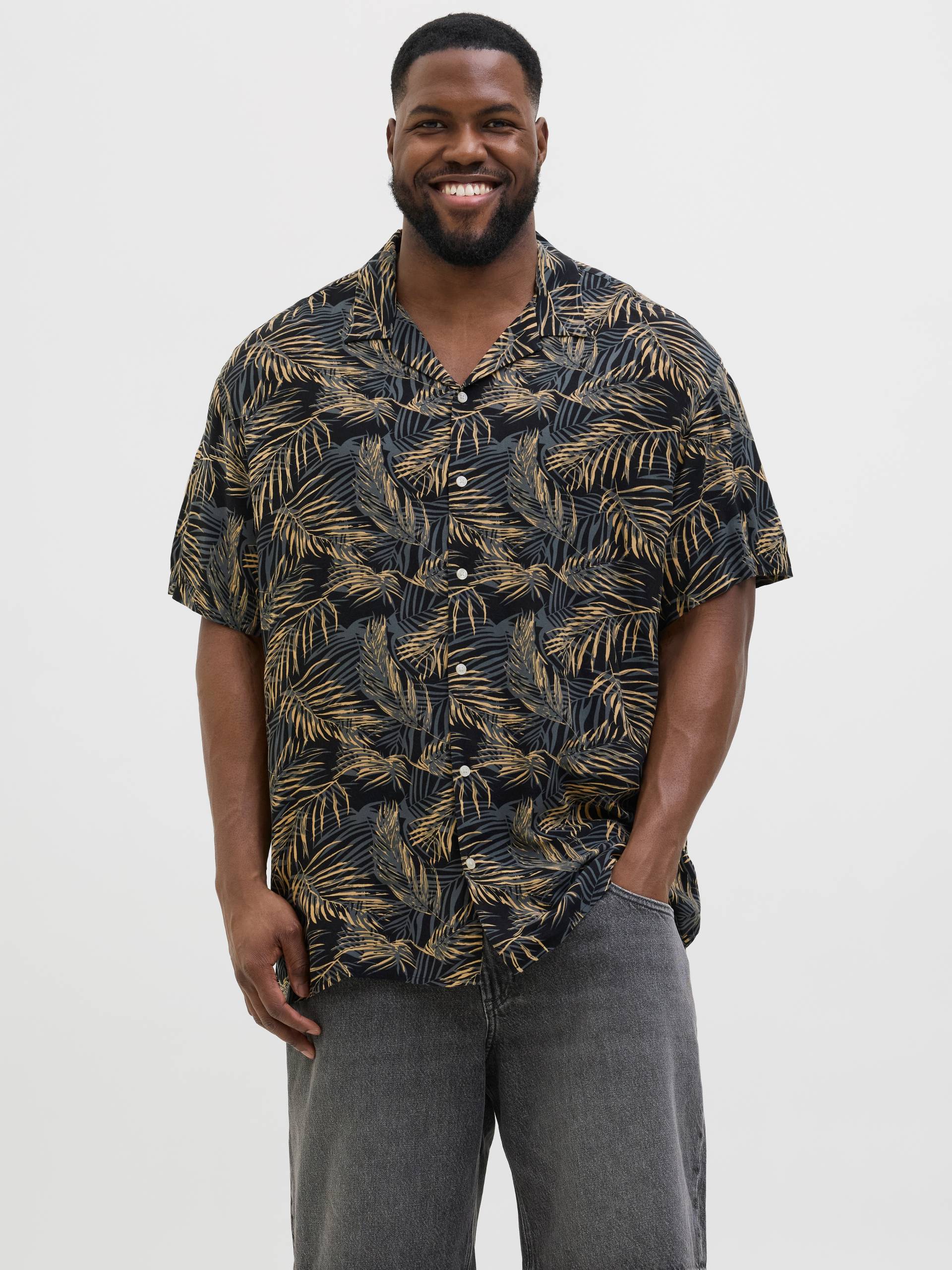 Jack & Jones PlusSize Kurzarmhemd »JJEJEFF TROPICAL AOP RESORT SHIRT SN PLS« Jack & Jones PlusSize Kurzarmhemd »JJEJEFF TROPICAL AOP RESORT SHIRT SN PLS« von Jack & Jones PlusSize