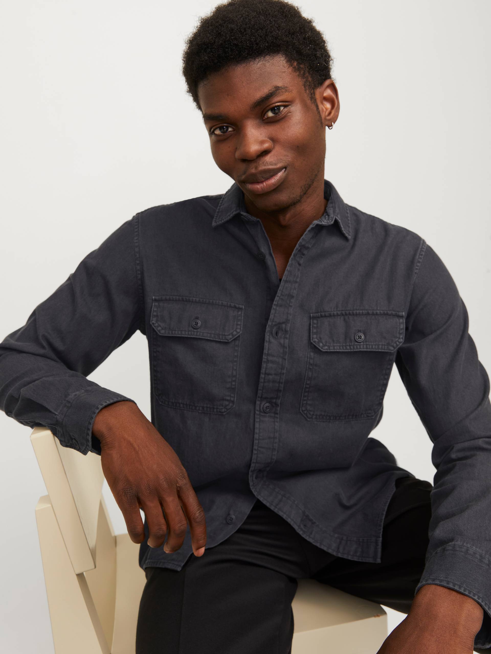 Jack & Jones Langarmhemd »JJETRAVIS SHIRT LS NOOS«, mit Brusttaschen Jack & Jones Langarmhemd »JJETRAVIS SHIRT LS NOOS«, mit Brusttaschen von Jack & Jones
