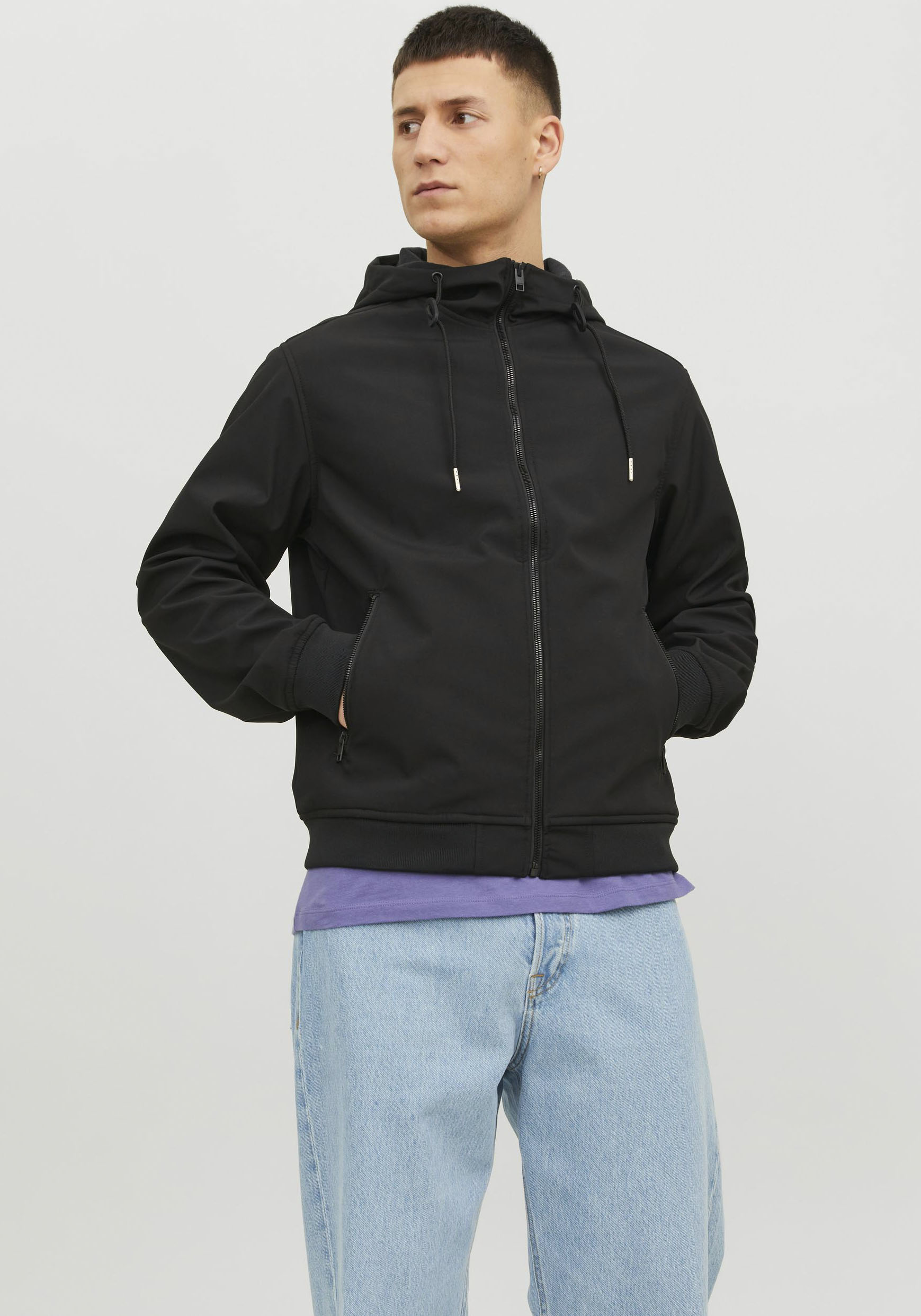 Jack & Jones Softshelljacke »JJEBASIC SOFTSHELL HOOD NOOS«, mit Kapuze Jack & Jones Softshelljacke »JJEBASIC SOFTSHELL HOOD NOOS«, mit Kapuze von Jack & Jones