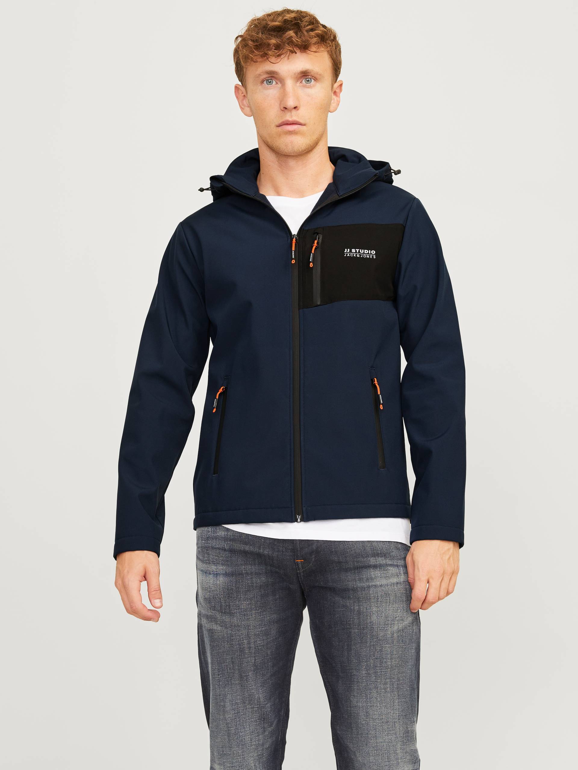 Jack & Jones Softshelljacke »JJTAYLOR SOFTSHELL JACKET«, mit Kapuze Jack & Jones Softshelljacke »JJTAYLOR SOFTSHELL JACKET«, mit Kapuze von Jack & Jones
